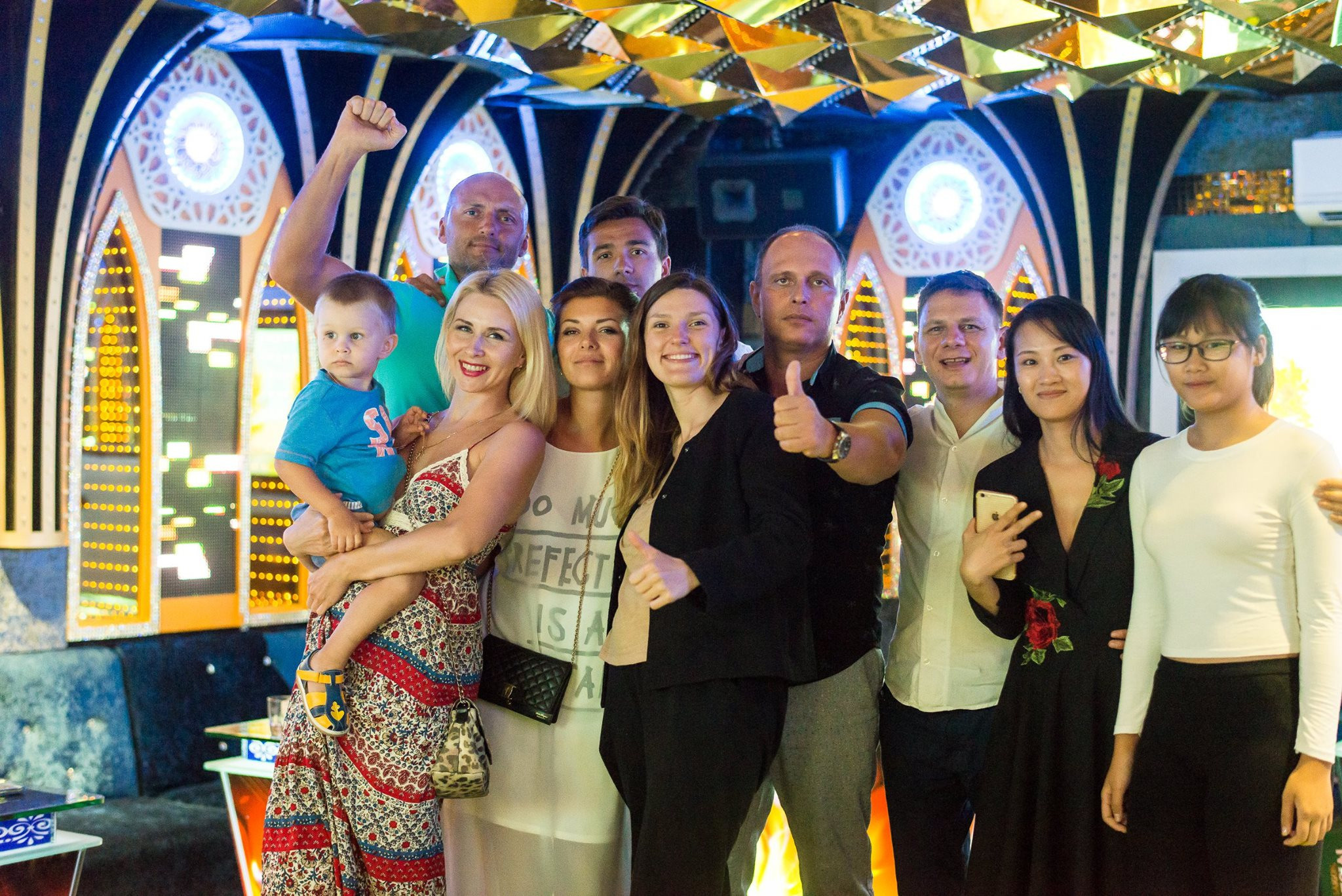 Караоке в Сайгоне '17. Юлия Розанова, коммерческий фоторепортаж в Москве