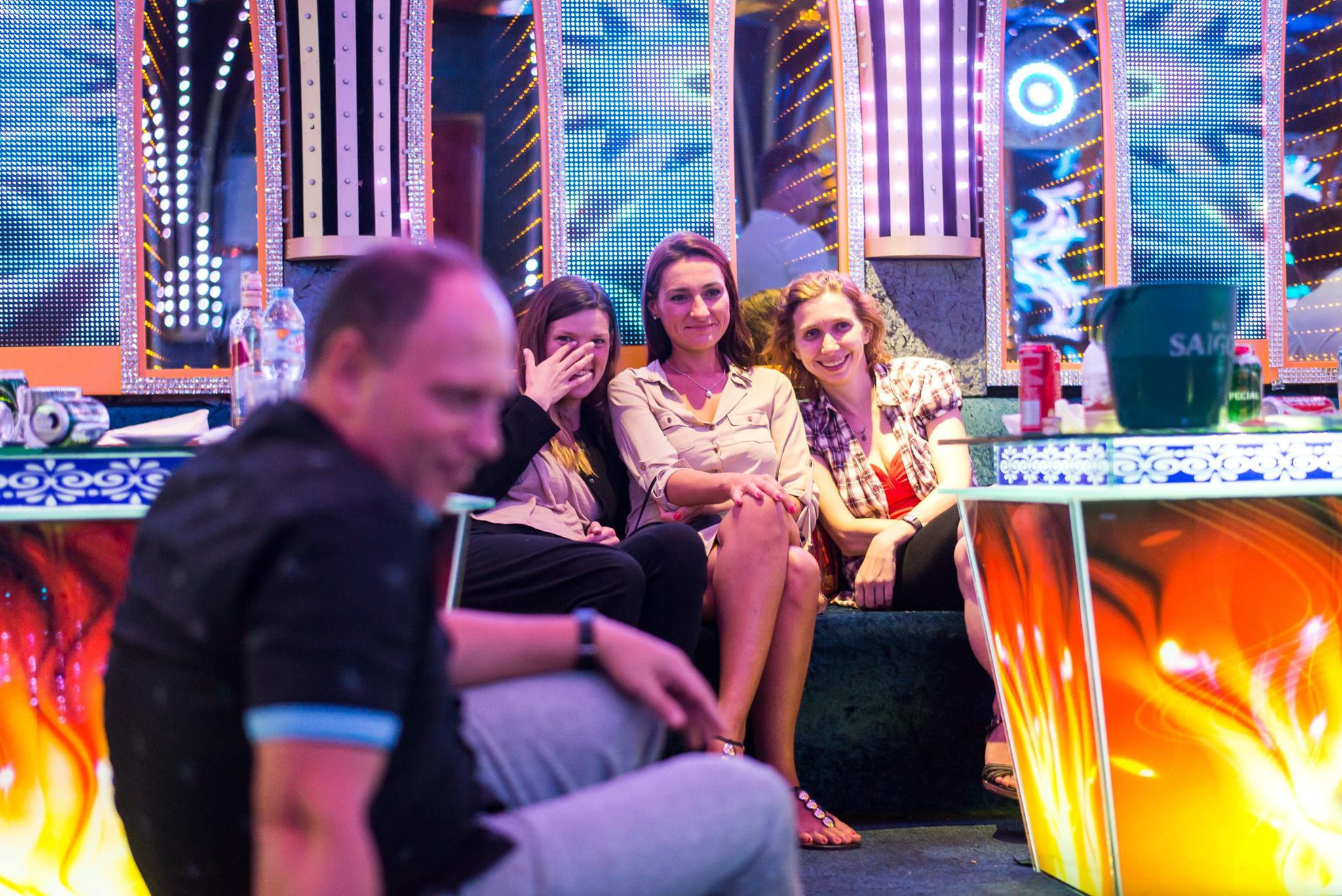 Караоке в Сайгоне '17. Юлия Розанова, коммерческий фоторепортаж в Москве