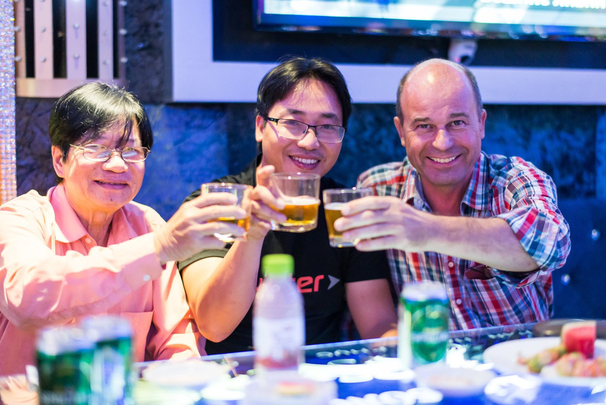 Караоке в Сайгоне '17. Юлия Розанова, коммерческий фоторепортаж в Москве