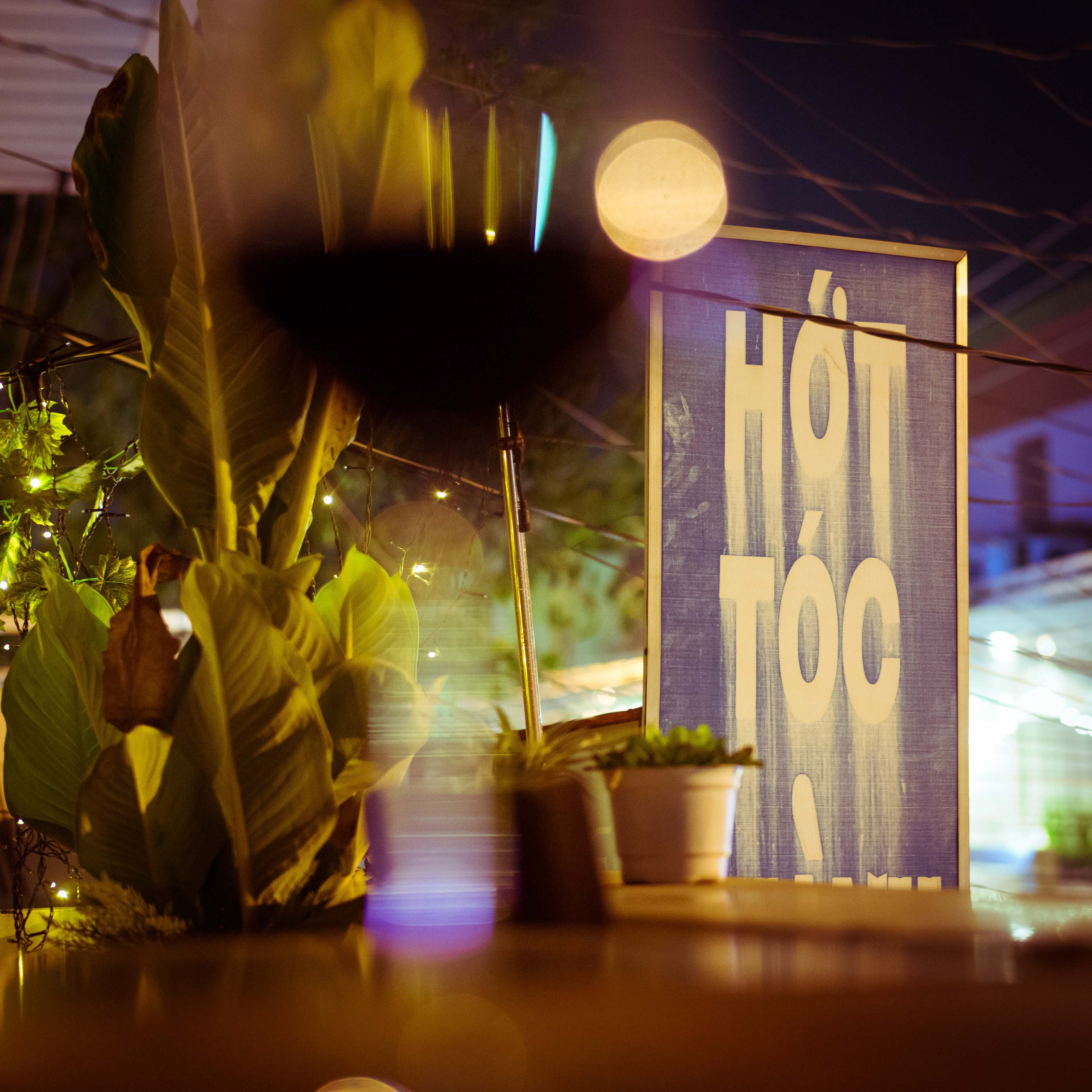 Фотограф Сергей Медведчиков в Сайгоне с выставкой '17. Юлия Розанова, коммерческий фоторепортаж в Москве