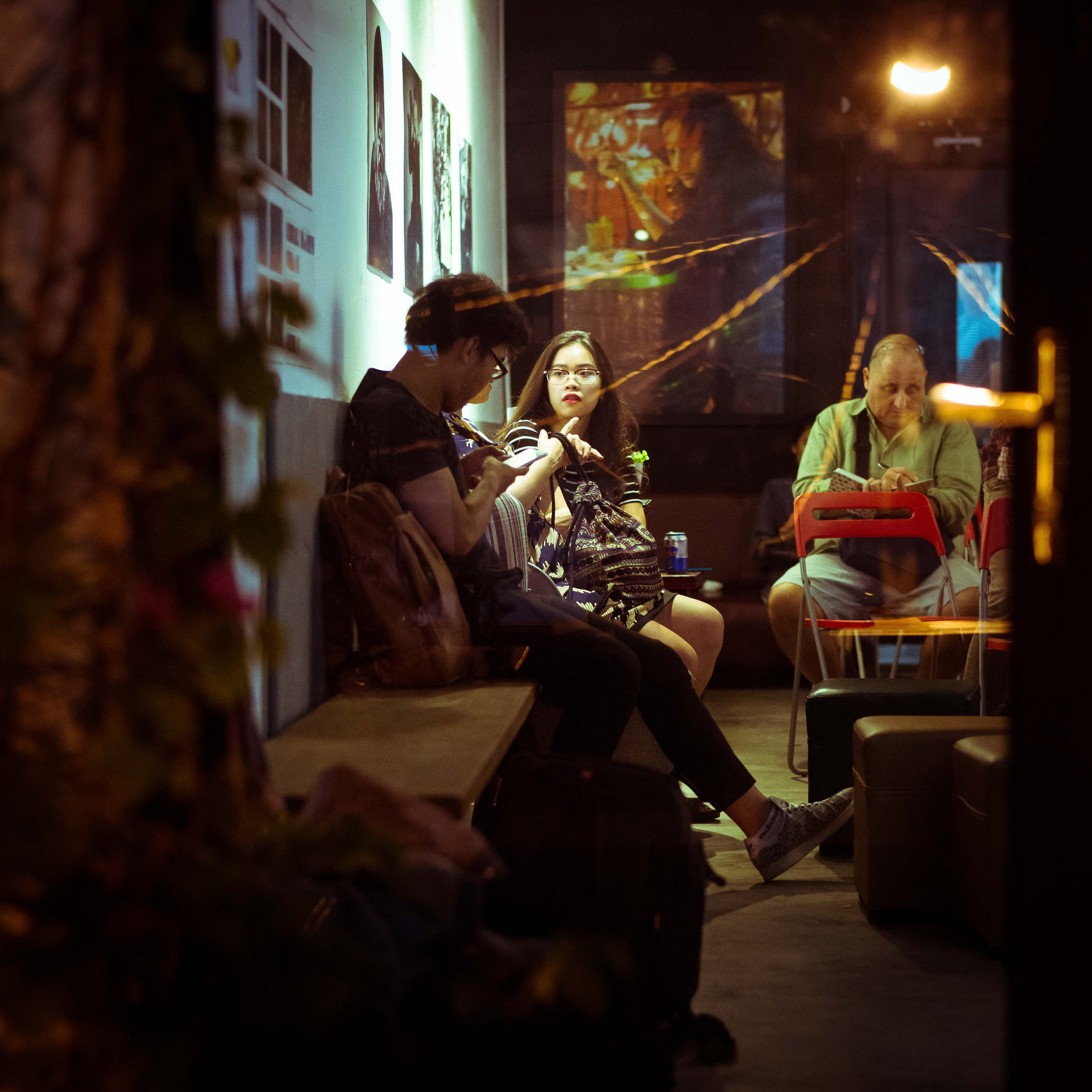 Фотограф Сергей Медведчиков в Сайгоне с выставкой '17. Юлия Розанова, коммерческий фоторепортаж в Москве