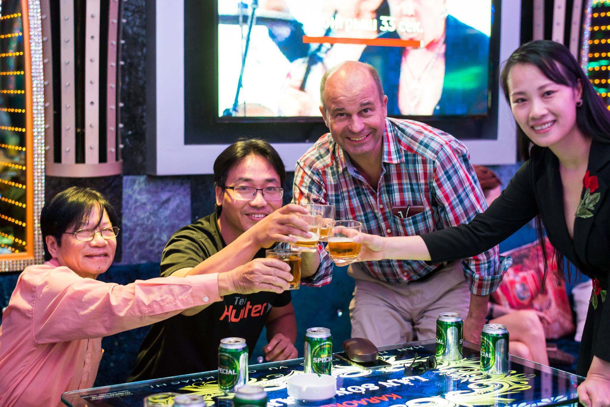 Караоке в Сайгоне '17. Юлия Розанова, коммерческий фоторепортаж в Москве