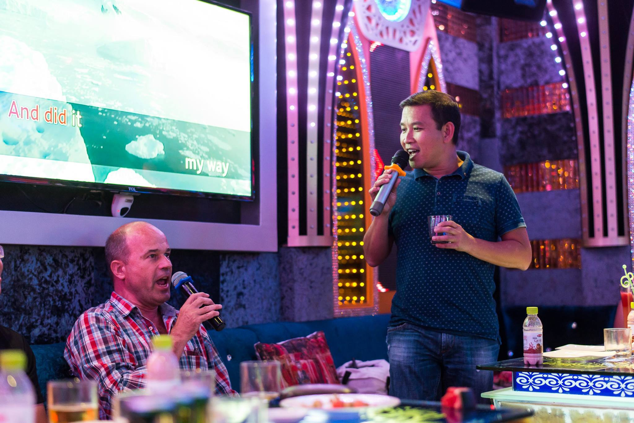 Караоке в Сайгоне '17. Юлия Розанова, коммерческий фоторепортаж в Москве