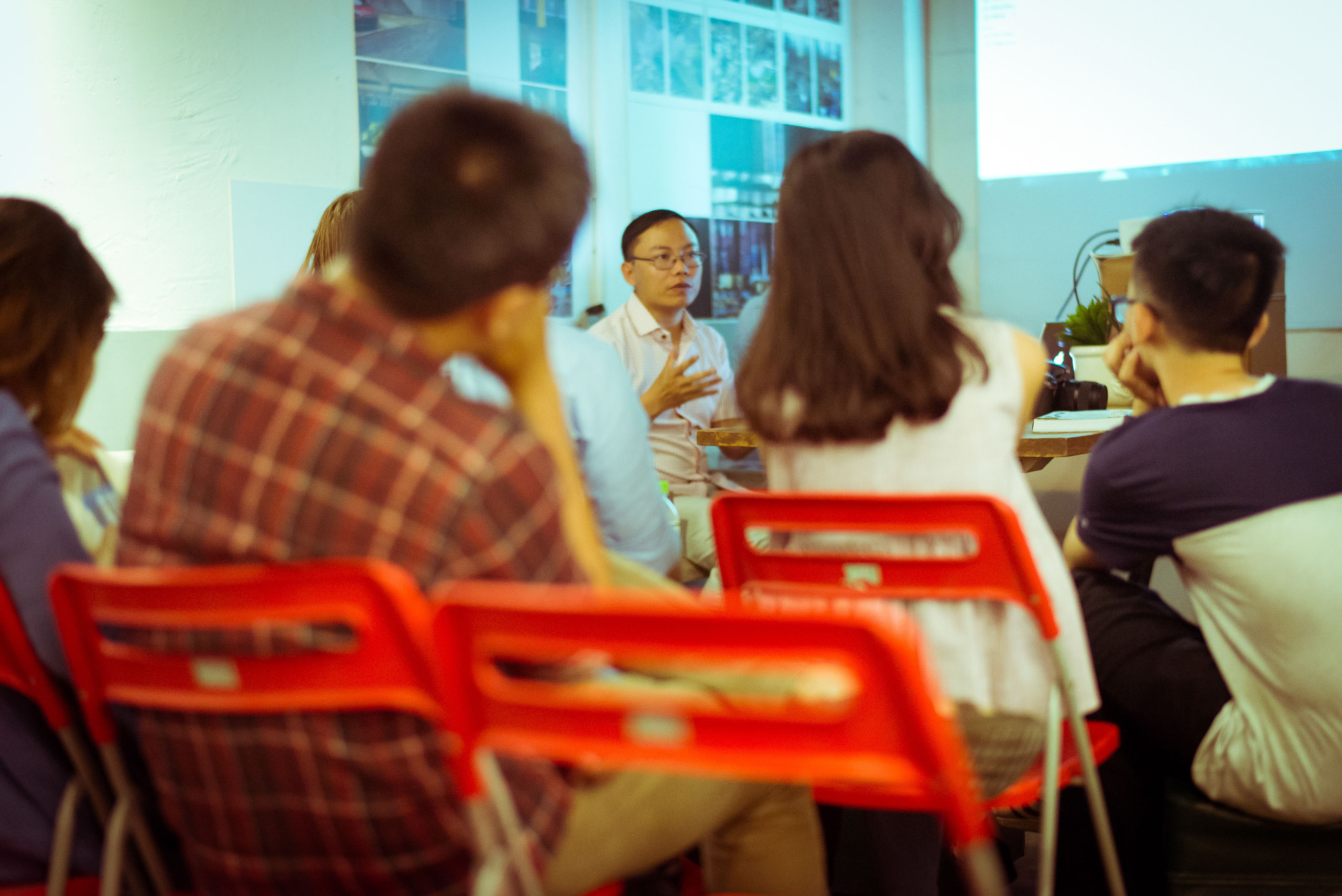 Фотограф Сергей Медведчиков в Сайгоне с выставкой '17. Юлия Розанова, коммерческий фоторепортаж в Москве