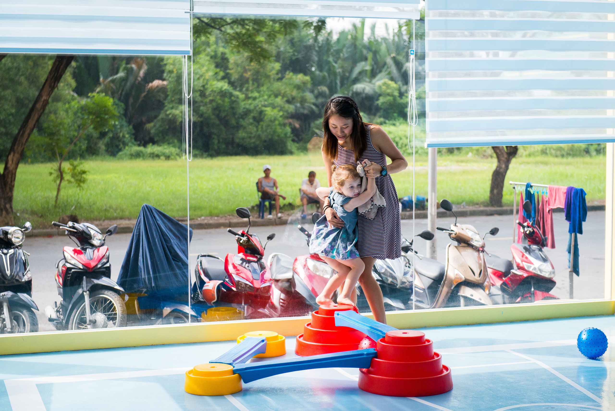 Дима и Алла. Алиса идёт впервые в сад. Вьетнам. Юлия Розанова, коммерческий фоторепортаж в Москве