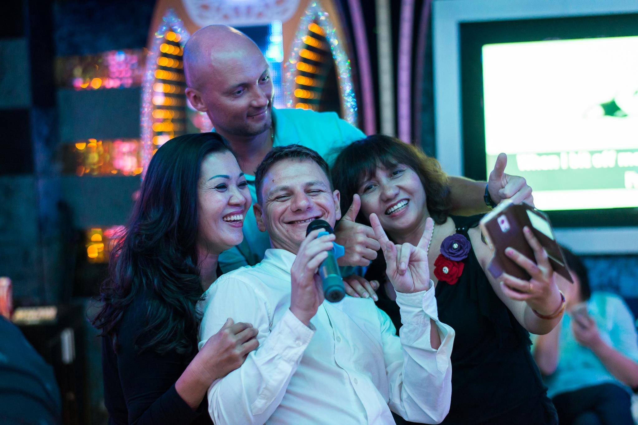 Караоке в Сайгоне '17. Юлия Розанова, коммерческий фоторепортаж в Москве