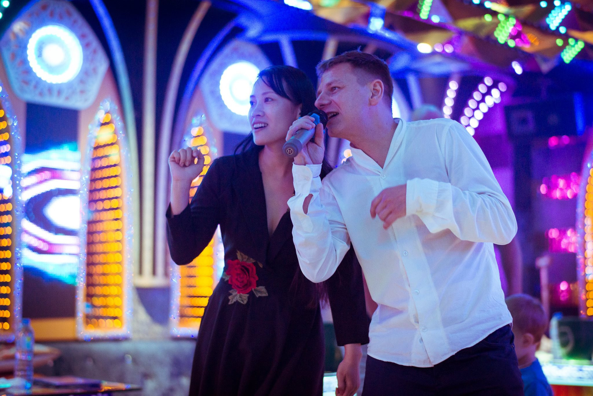 Караоке в Сайгоне '17. Юлия Розанова, коммерческий фоторепортаж в Москве