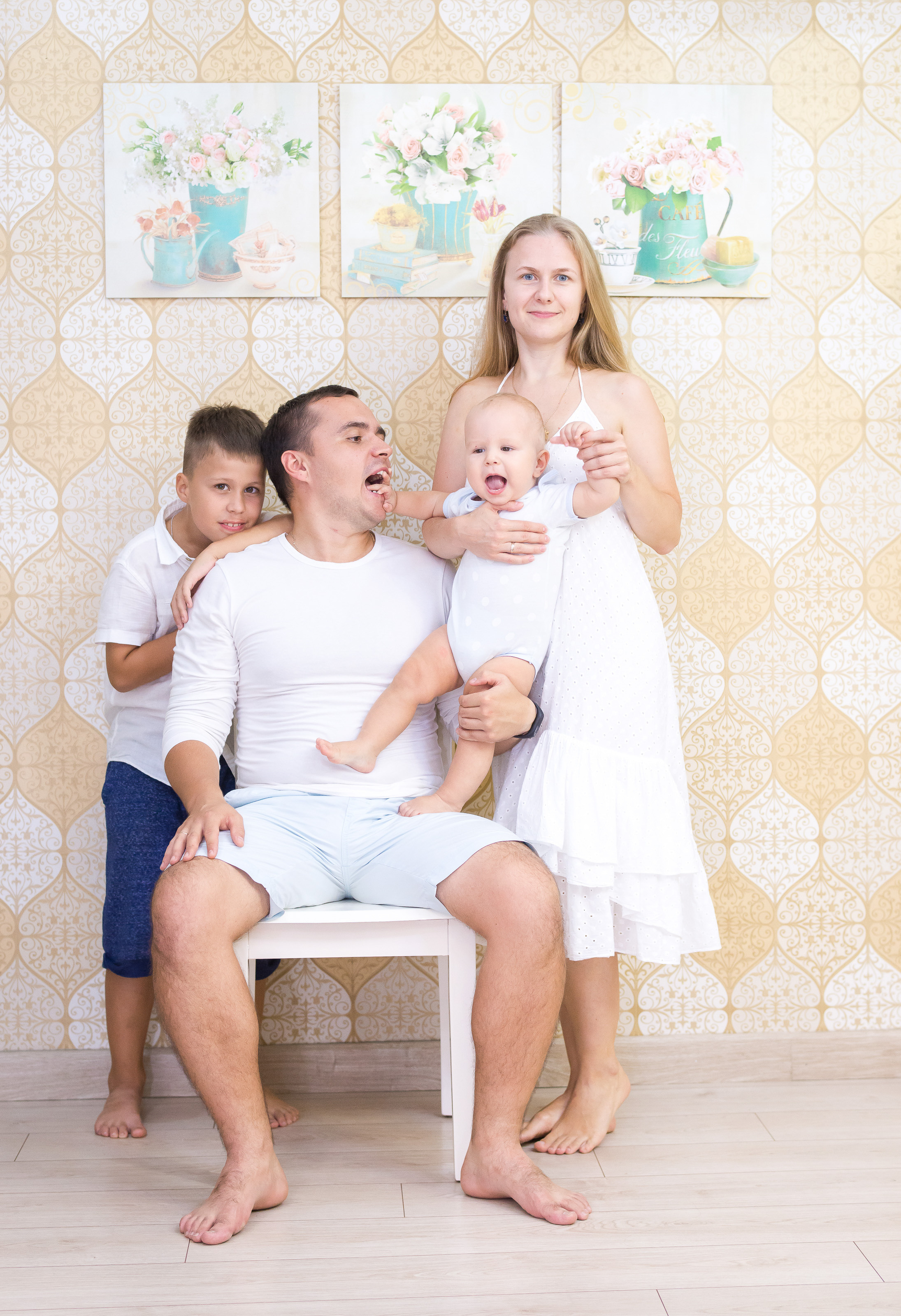 Миша и Лена, Артем 1 год. Вьетнам. Юлия Розанова, коммерческий фоторепортаж в Москве