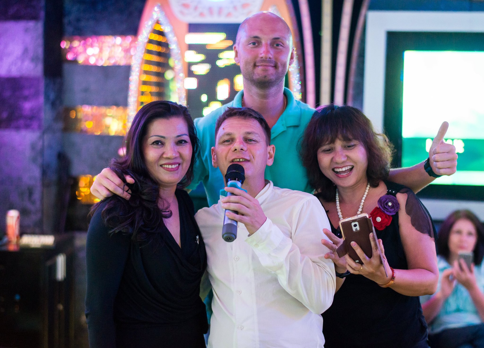 Караоке в Сайгоне '17. Юлия Розанова, коммерческий фоторепортаж в Москве