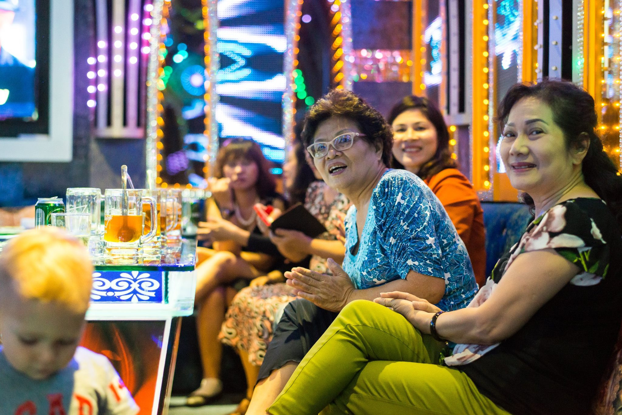 Караоке в Сайгоне '17. Юлия Розанова, коммерческий фоторепортаж в Москве