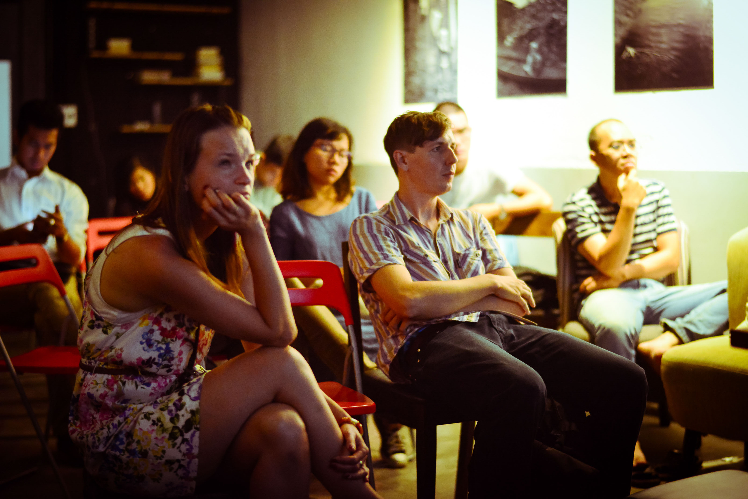 Фотограф Сергей Медведчиков в Сайгоне с выставкой '17. Юлия Розанова, коммерческий фоторепортаж в Москве