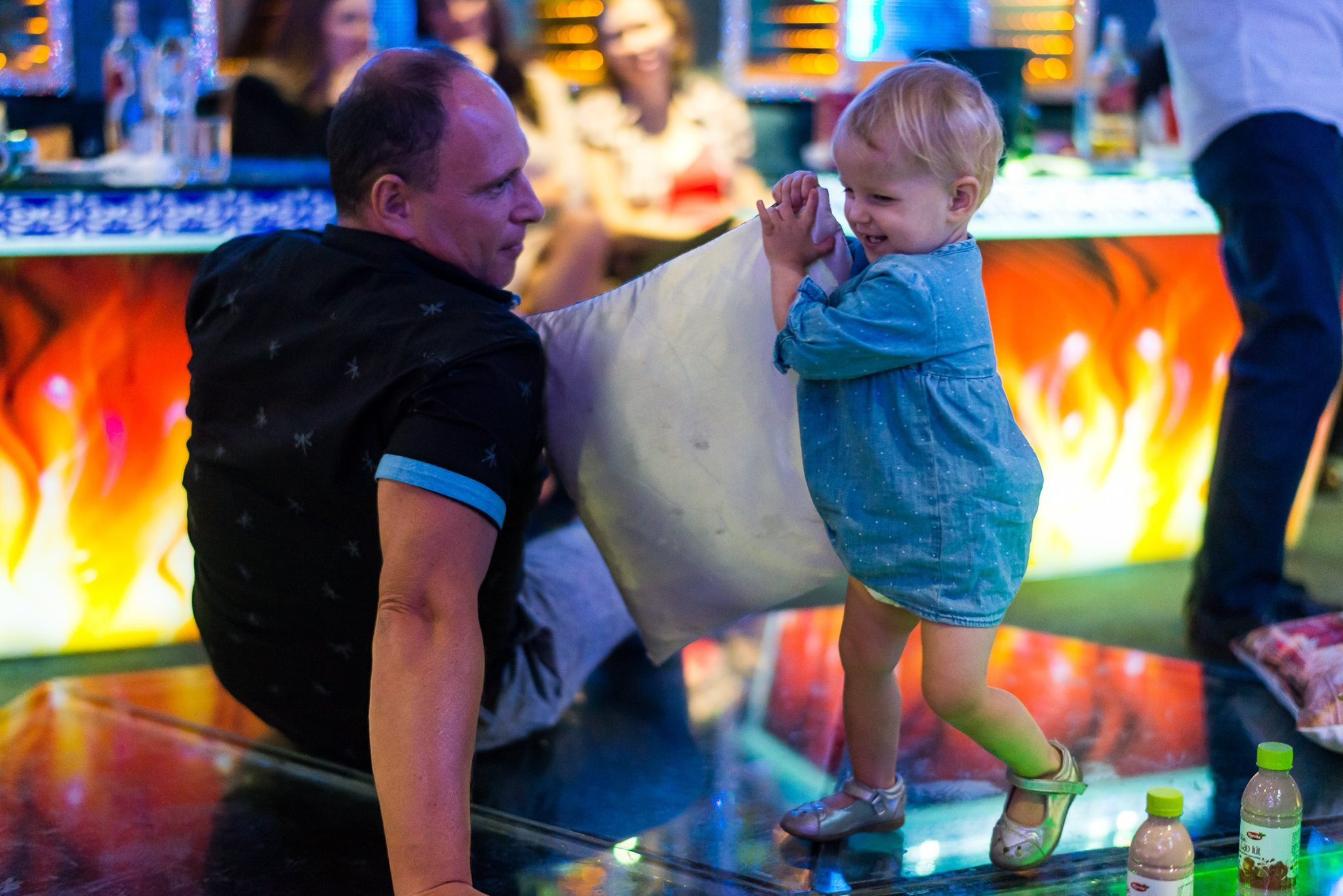 Караоке в Сайгоне '17. Юлия Розанова, коммерческий фоторепортаж в Москве