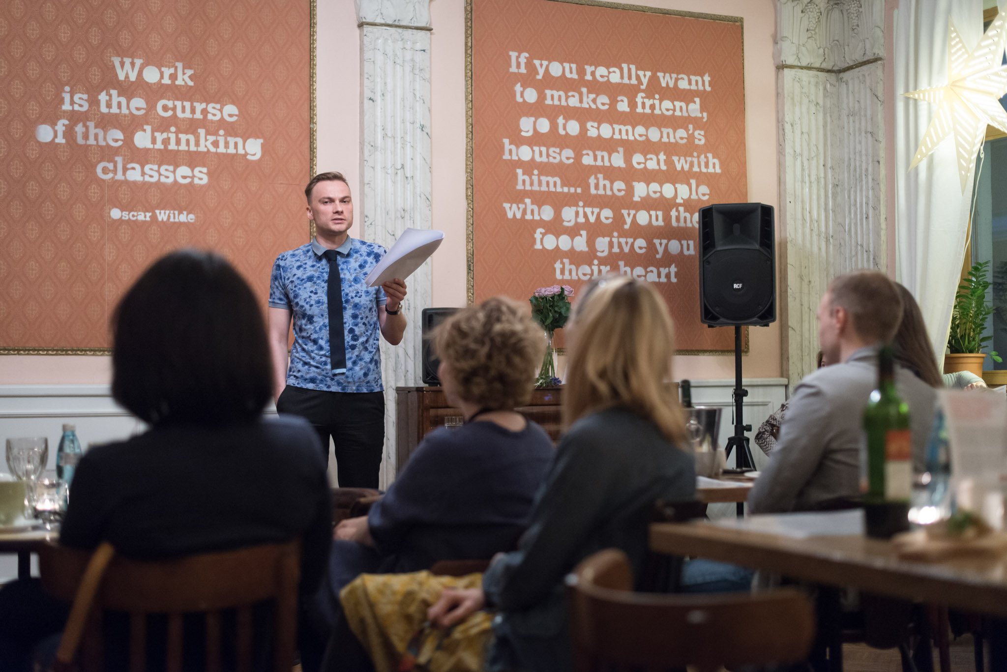 Литературный вечер в «Fat Cat». Юлия Розанова, коммерческий фоторепортаж в Москве