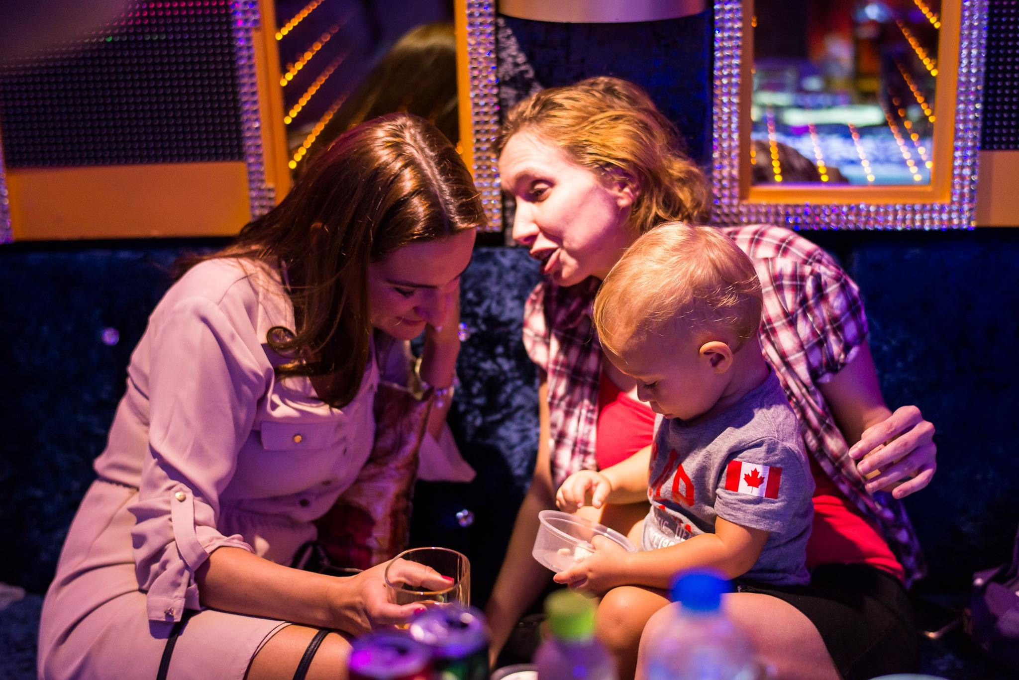 Караоке в Сайгоне '17. Юлия Розанова, коммерческий фоторепортаж в Москве