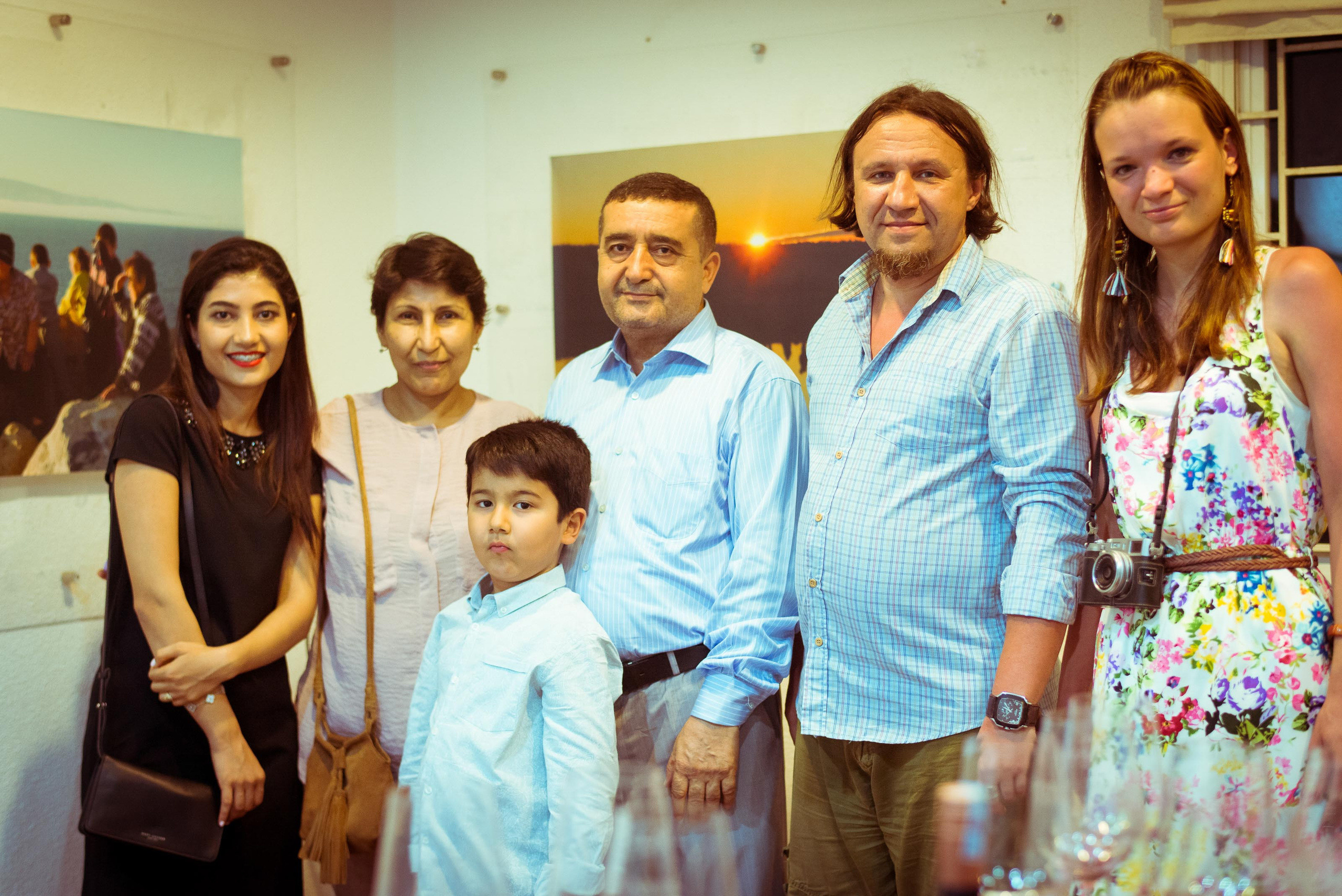 Фотограф Сергей Медведчиков в Сайгоне с выставкой '17. Юлия Розанова, коммерческий фоторепортаж в Москве