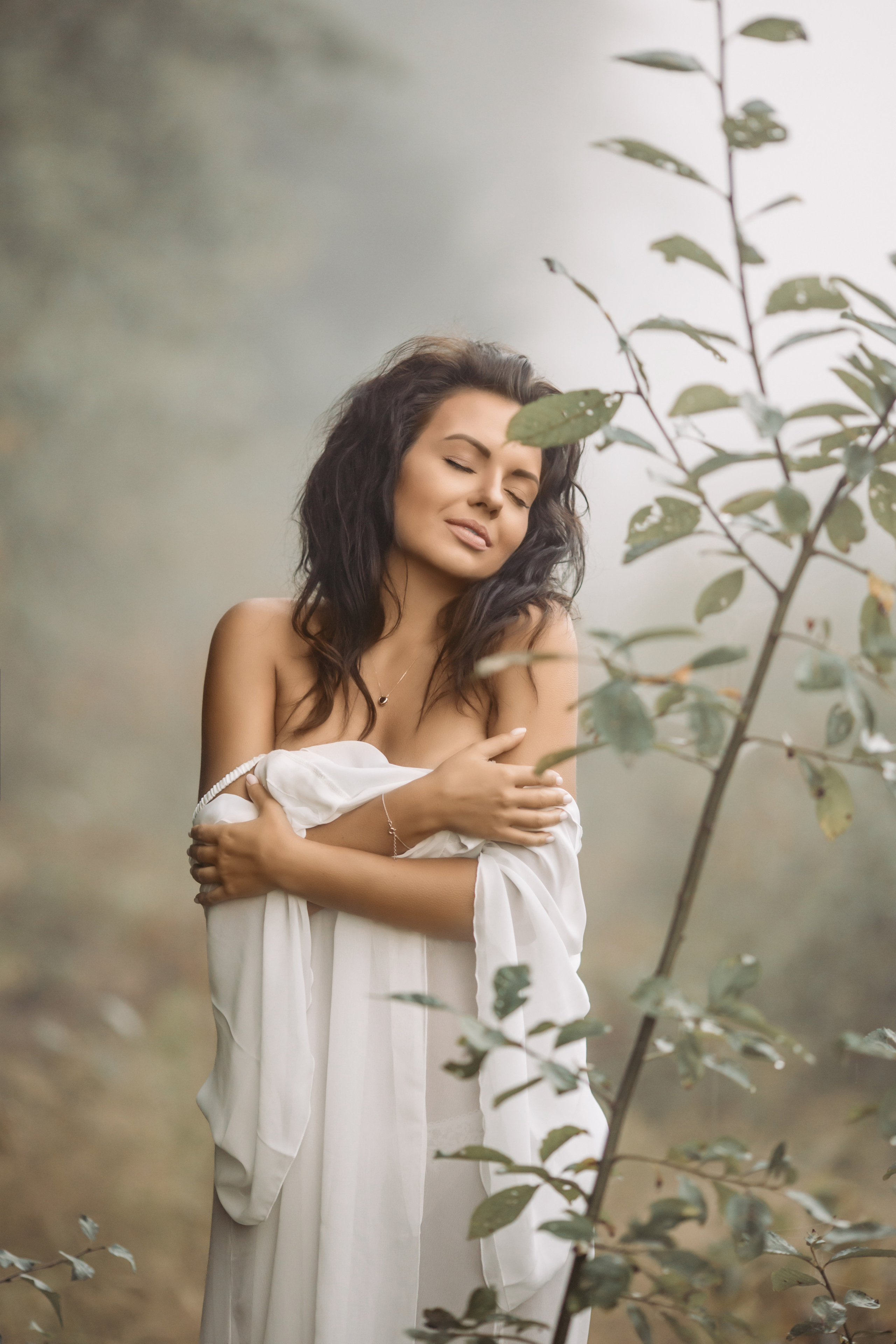 женская фотосессия в тумане