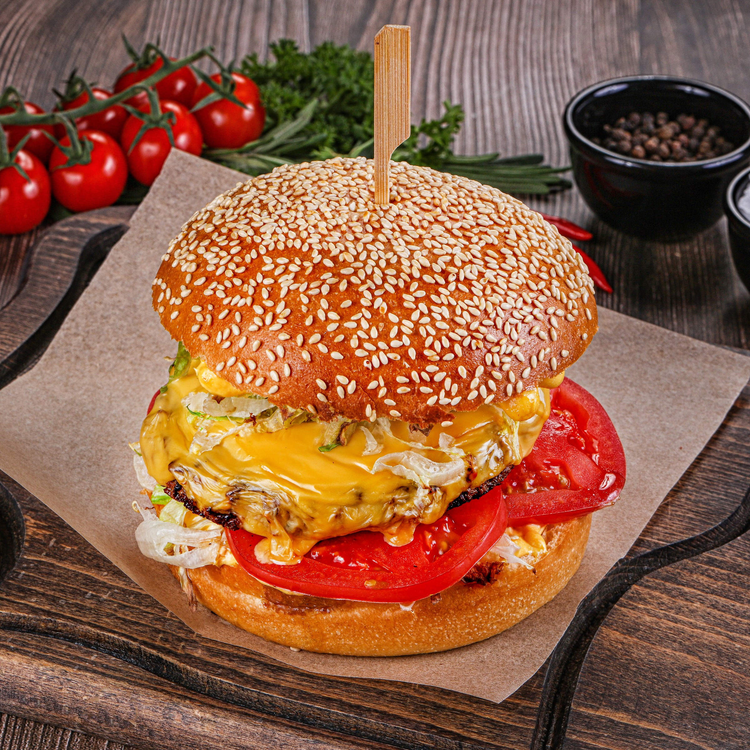 Фотосъемка бургеров и гамбургеров. Заказ по тел.: +7 (906) 006-90-22. Фуд-фотограф Андрей Старостин — съемка еды в Москве. 9000 руб. в час