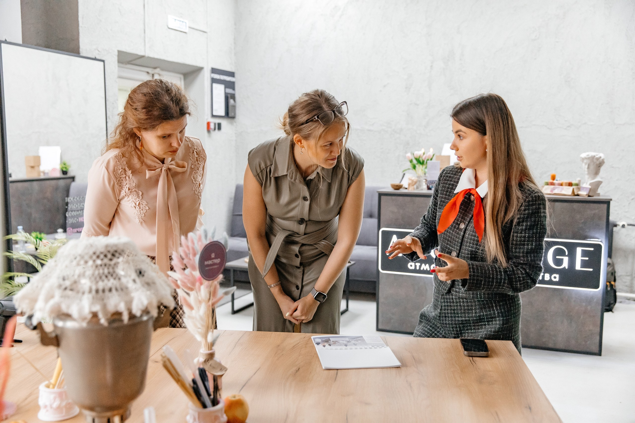 «Мир. Труд. Май» в AROMALAGE — весенний праздник творчества и аромата