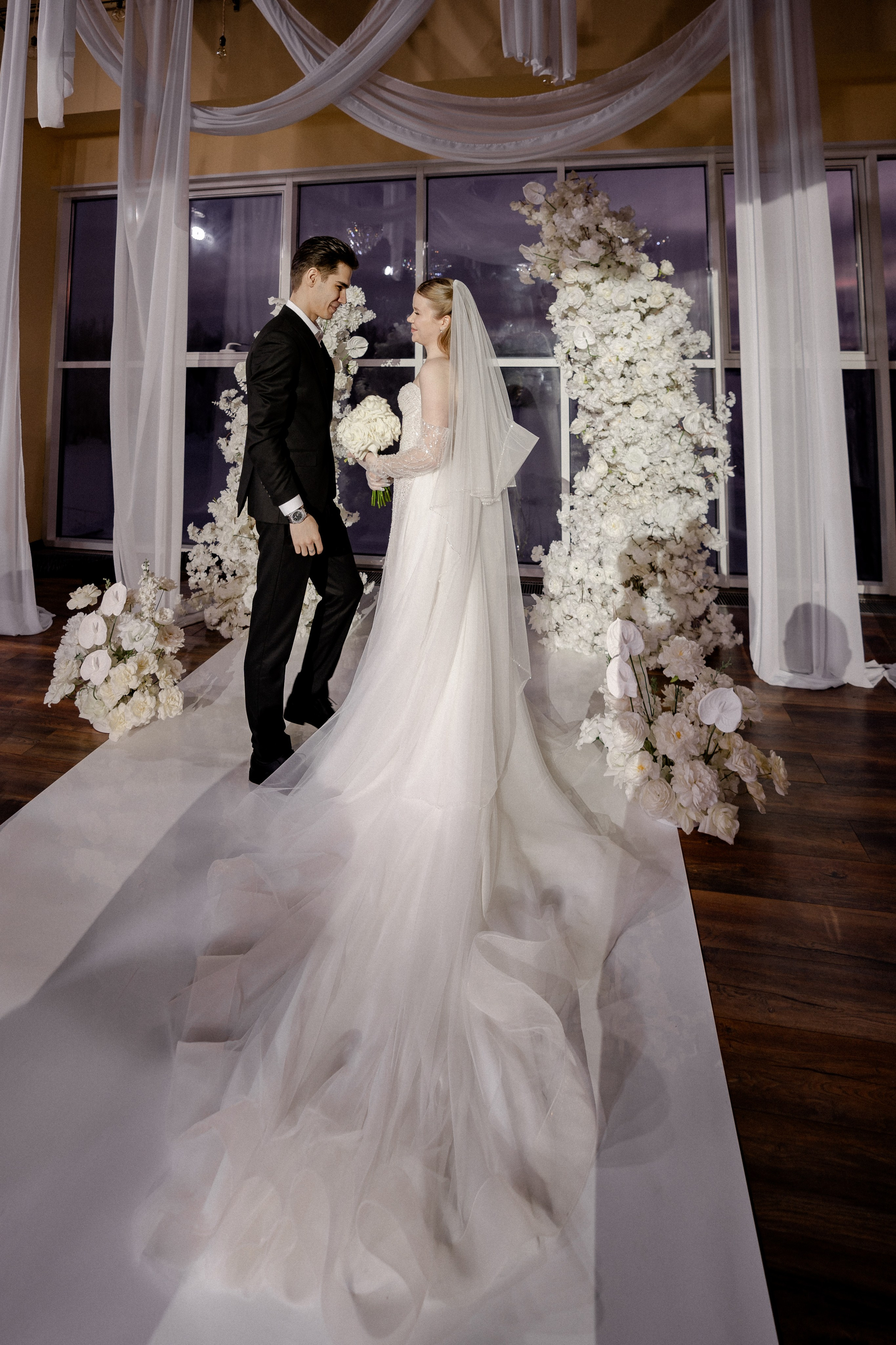 СВАДЕБНАЯ СЬЕМКА СБОРОВ В ОТЕЛЕ И ВЫЕЗД НА ЦЕРЕМОНИЮ (СНЯТО В СИБИРЕ В НИЖНЕВАРТОВСКЕ). Профессиональный фотограф, Санкт-Петербург — Виктория Богомолова