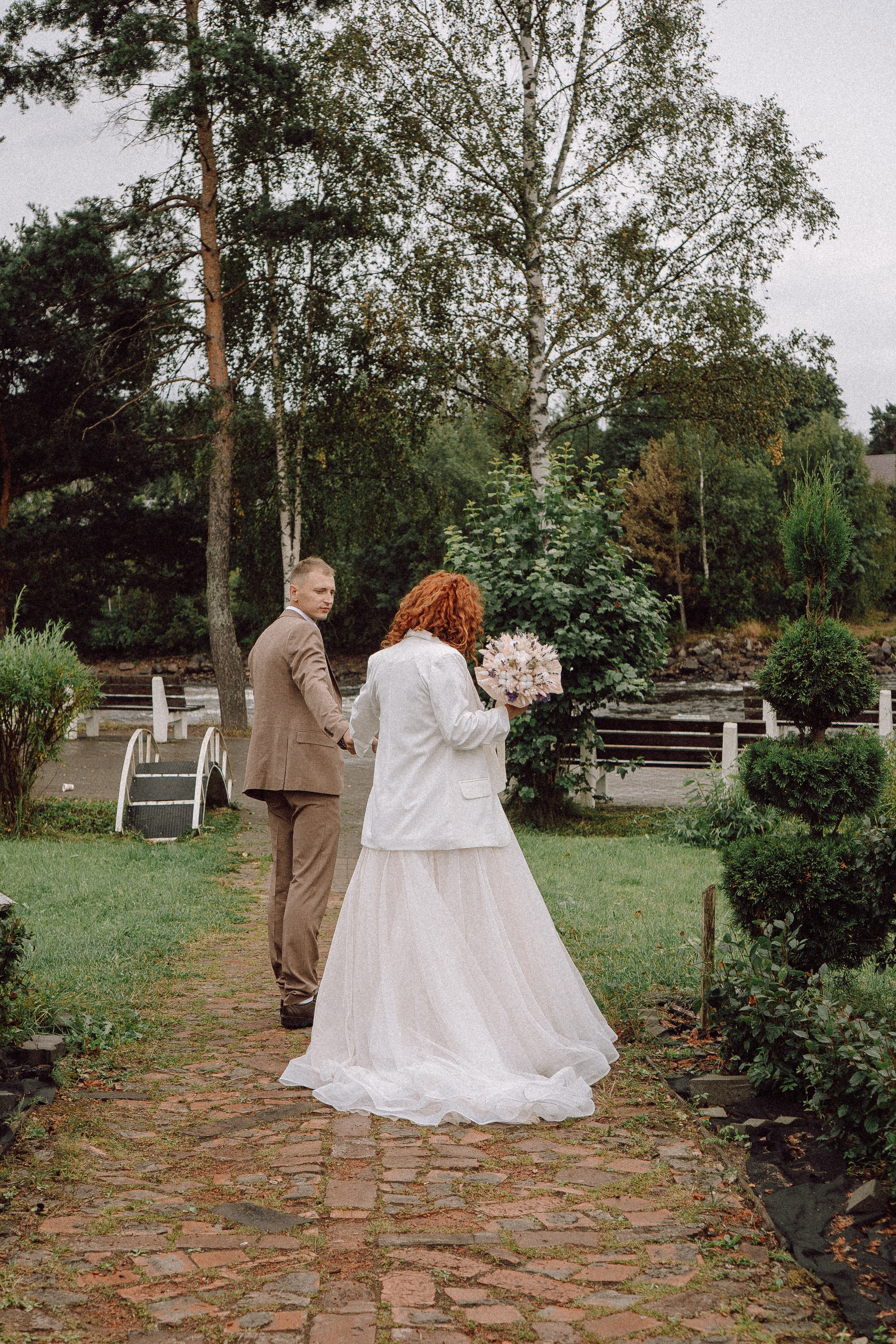СВАДЕБНАЯ ФОТОСЕССИИЯ ПАРЫ В ГОРОДЕ ПРИОЗЕРСК В СОСНОВОМ ЛЕСУ И С ПИКАПОМ. Профессиональный фотограф, Санкт-Петербург — Виктория Богомолова