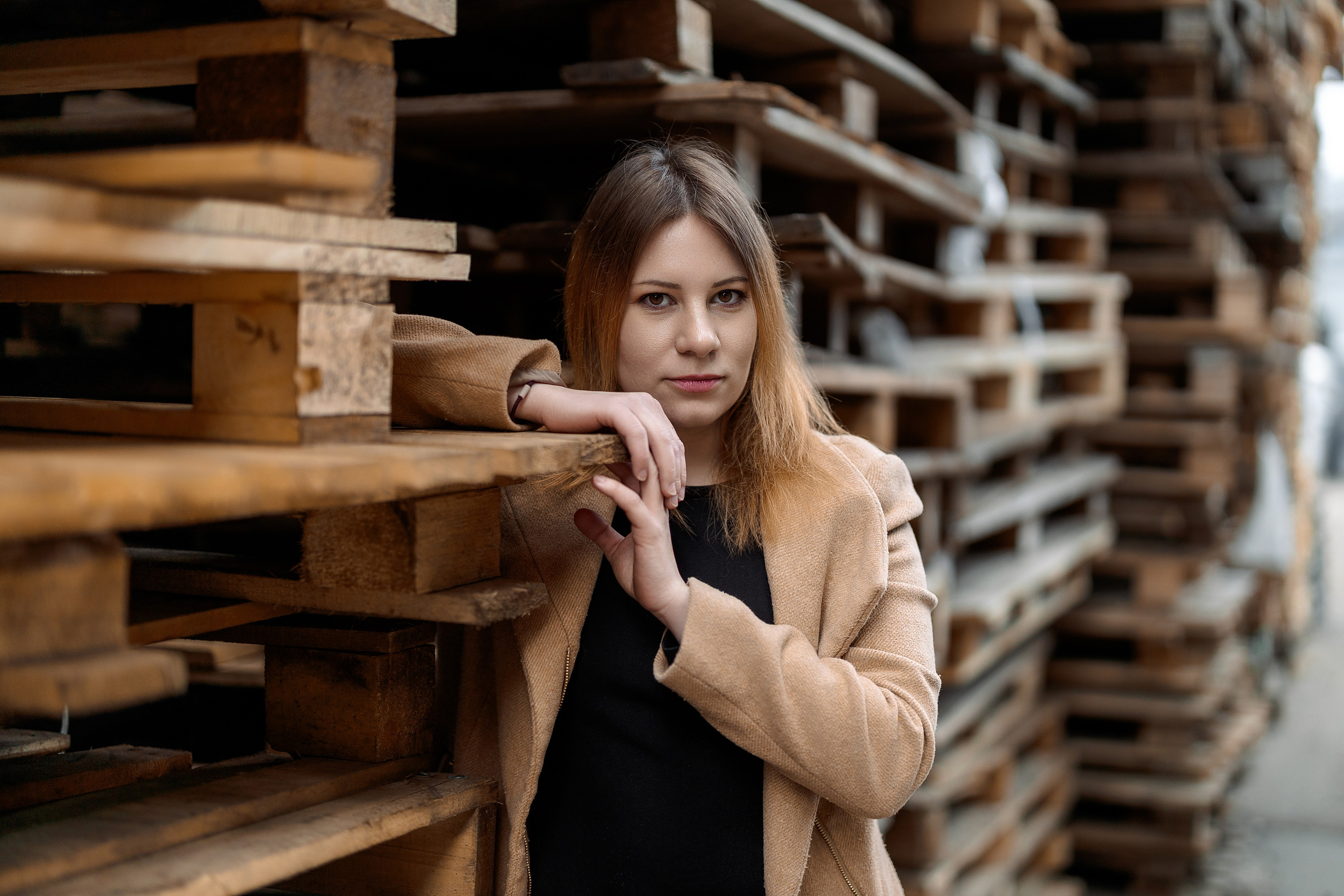 Настя на территории завода «Зингер». Александр Антонов. Профессиональный свадебный, репортажный фотограф в Москве, Подольске. Фото+Видео на любой праздник