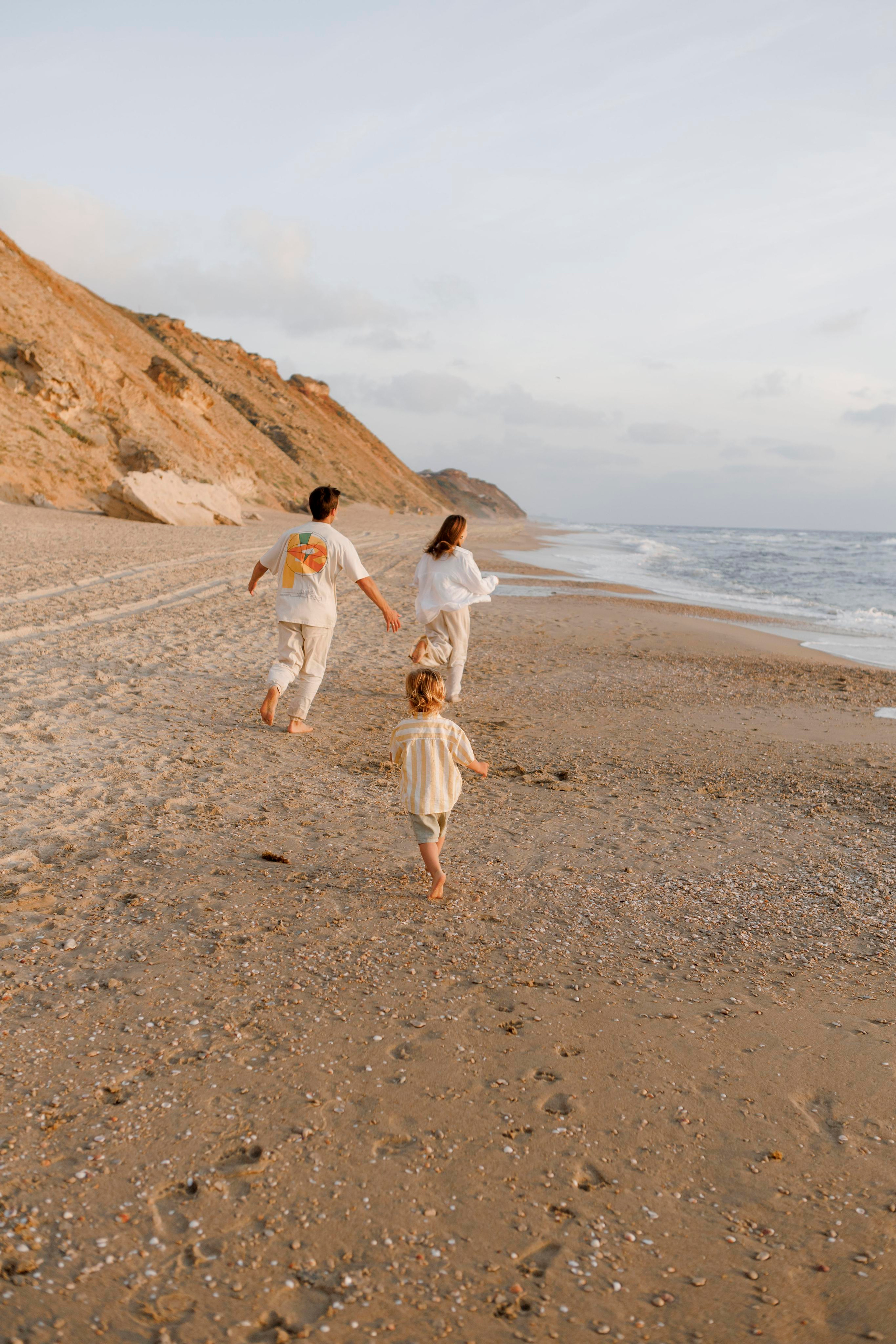 Family photoshoot near the sea (sunset). Главная