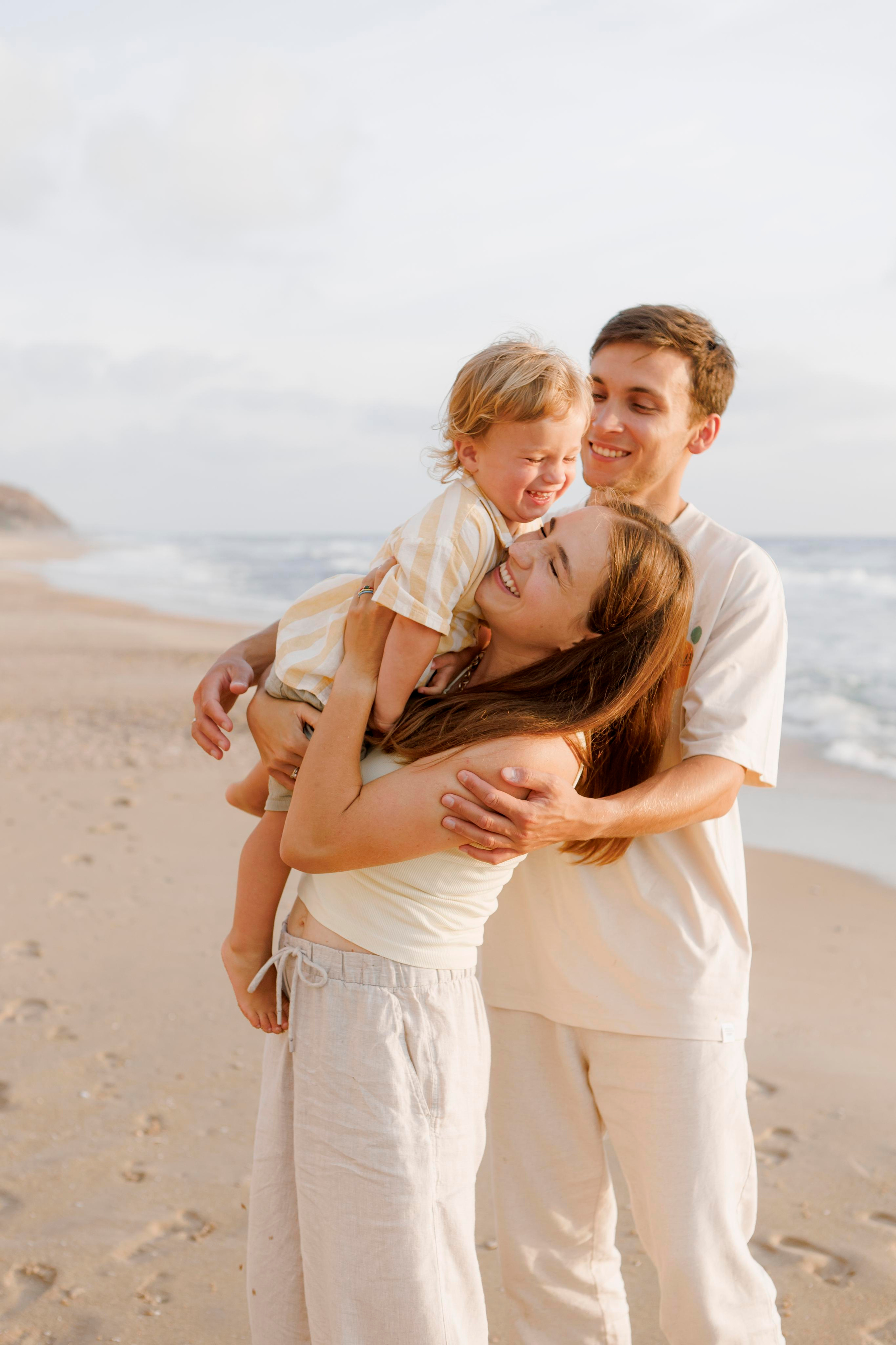 Family photoshoot near the sea (sunset). Главная