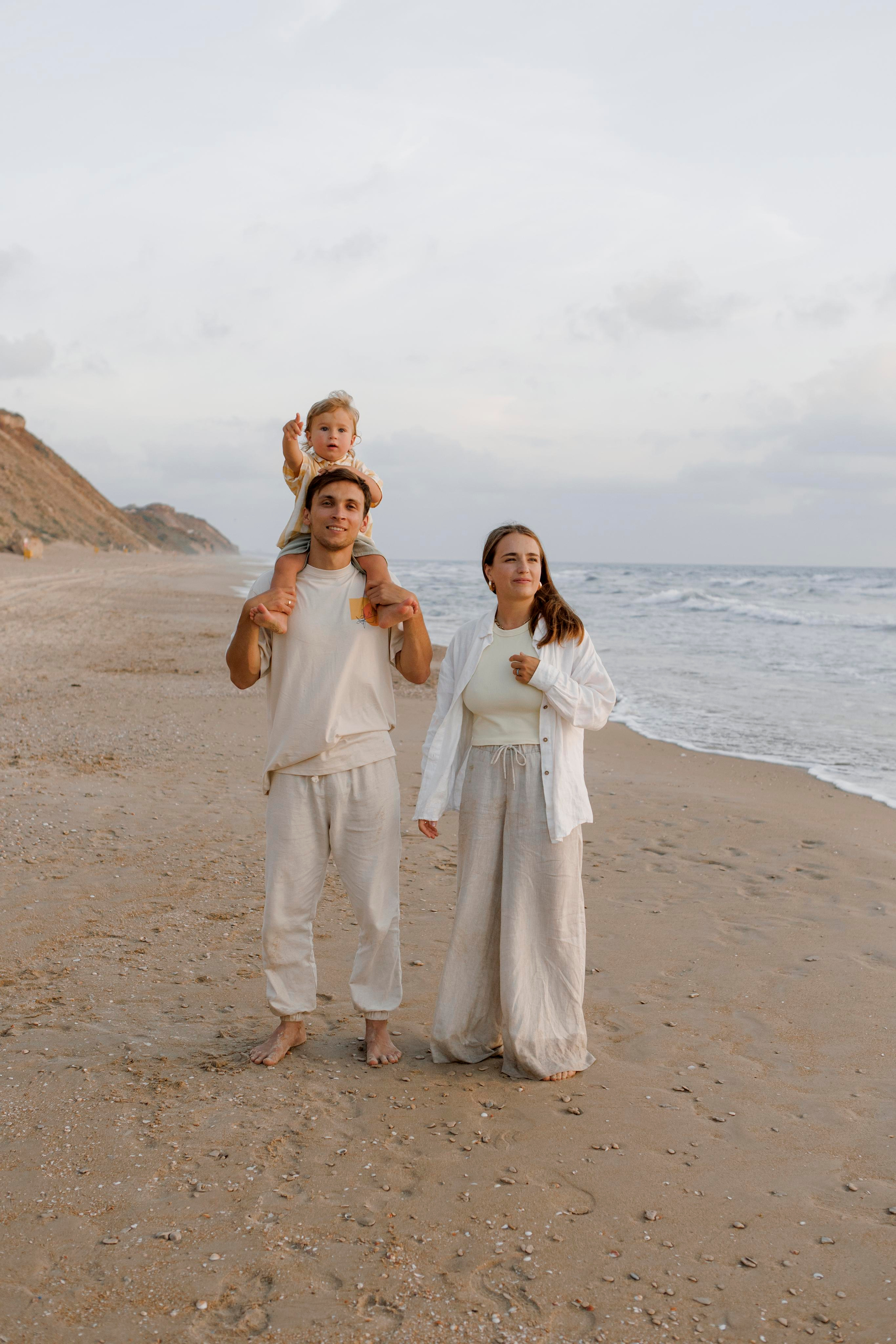 Family photoshoot near the sea (sunset). Главная