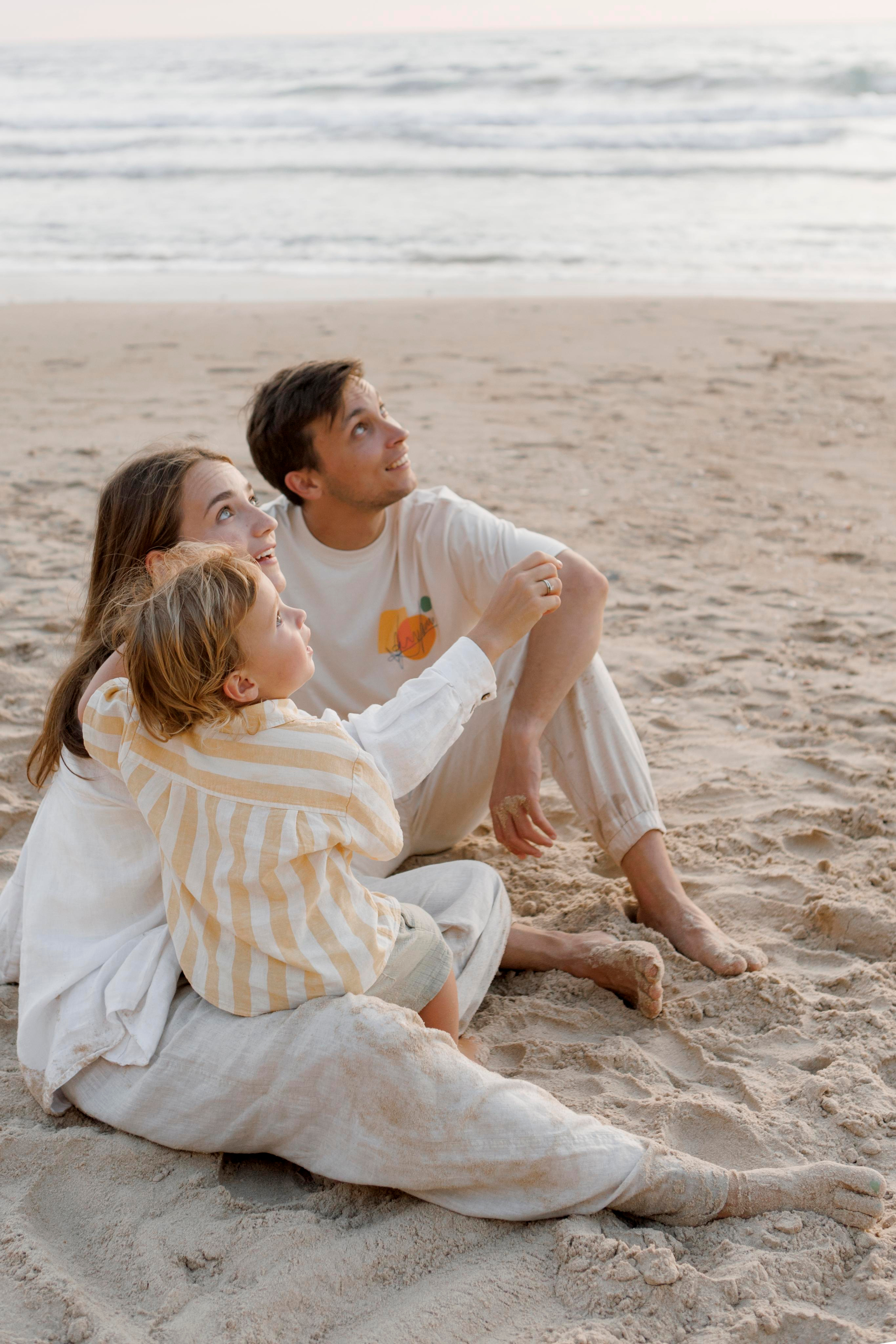 Family photoshoot near the sea (sunset). Главная