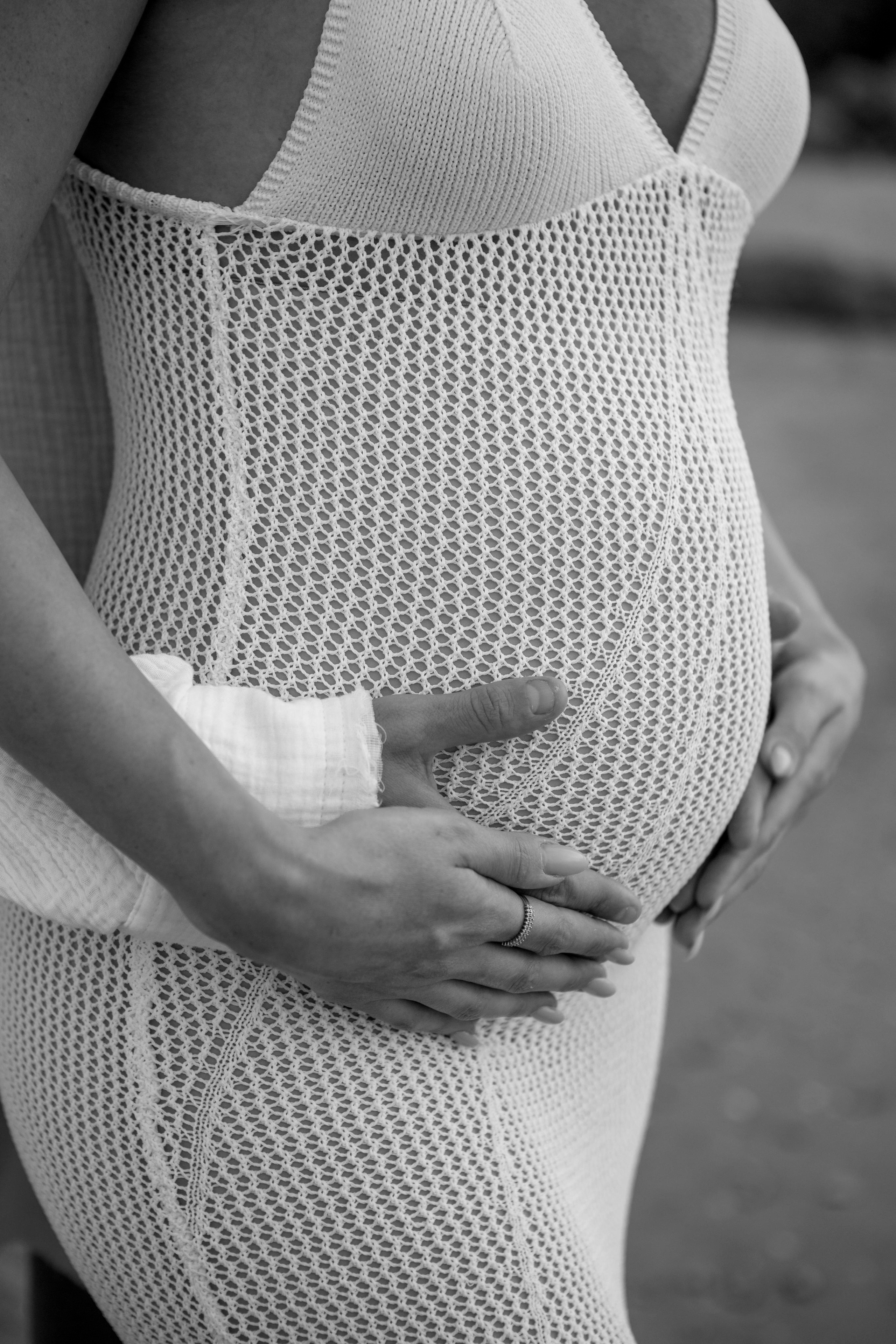 Pregnancy photoshoot near the sea. Главная