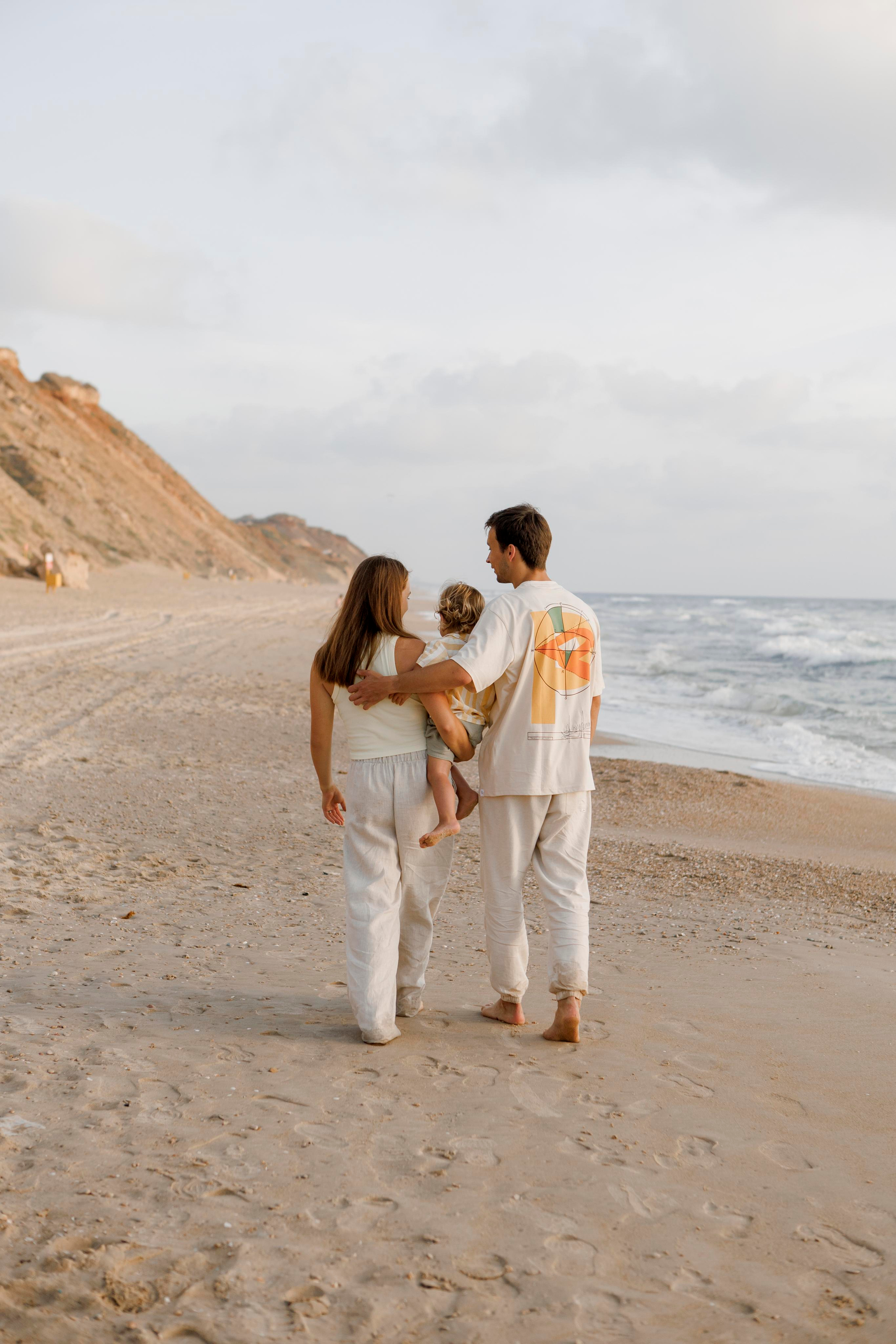 Family photoshoot near the sea (sunset). Главная