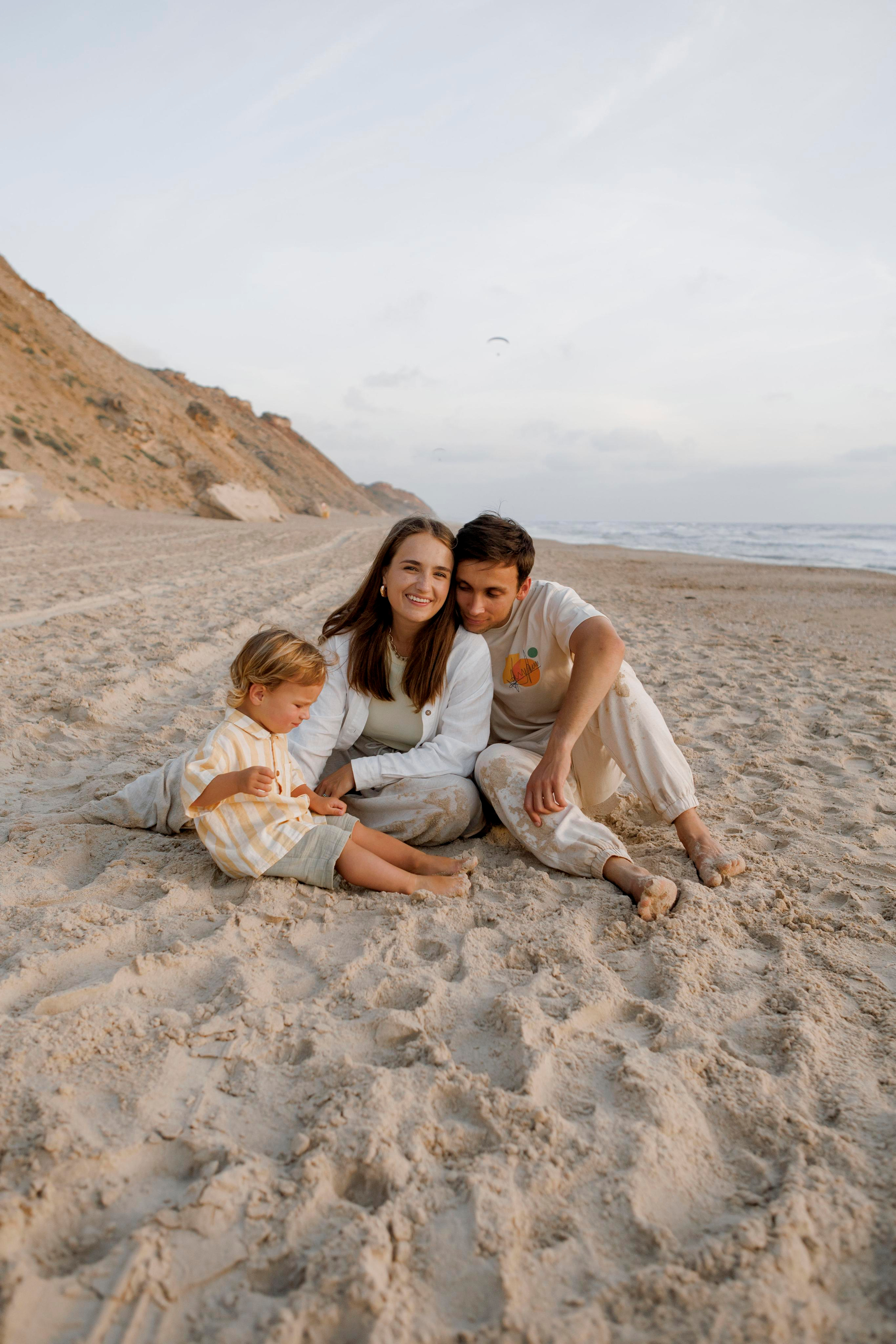 Family photoshoot near the sea (sunset). Главная