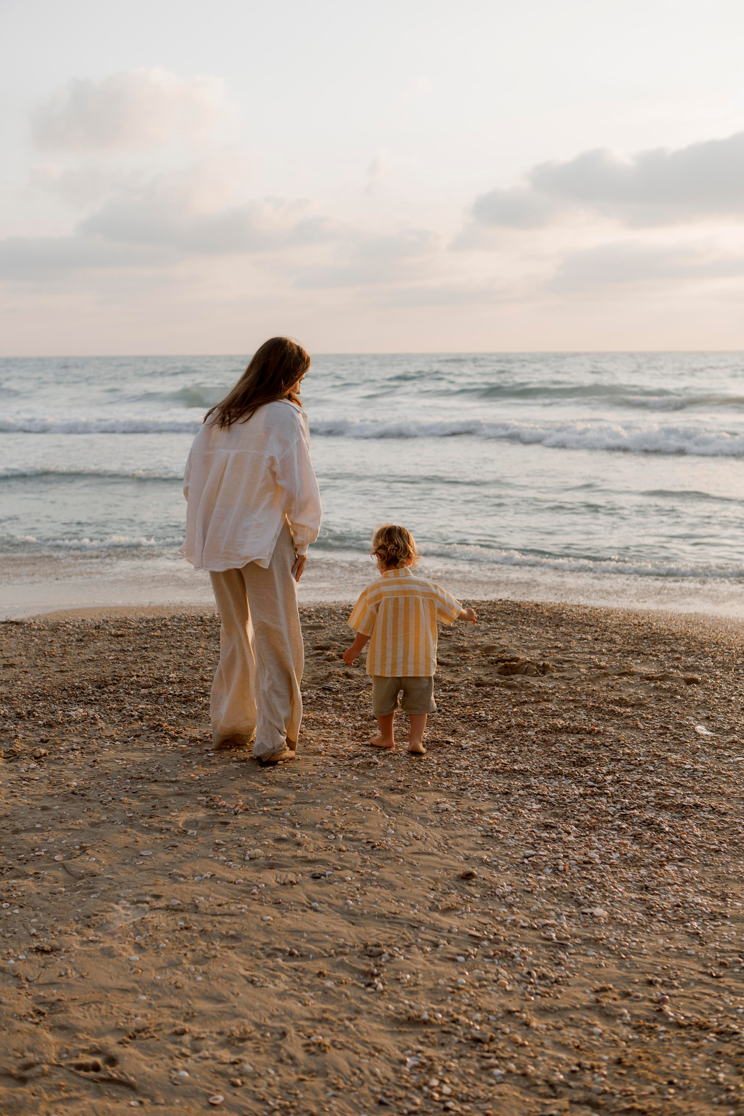 Family photoshoot near the sea (sunset). Главная