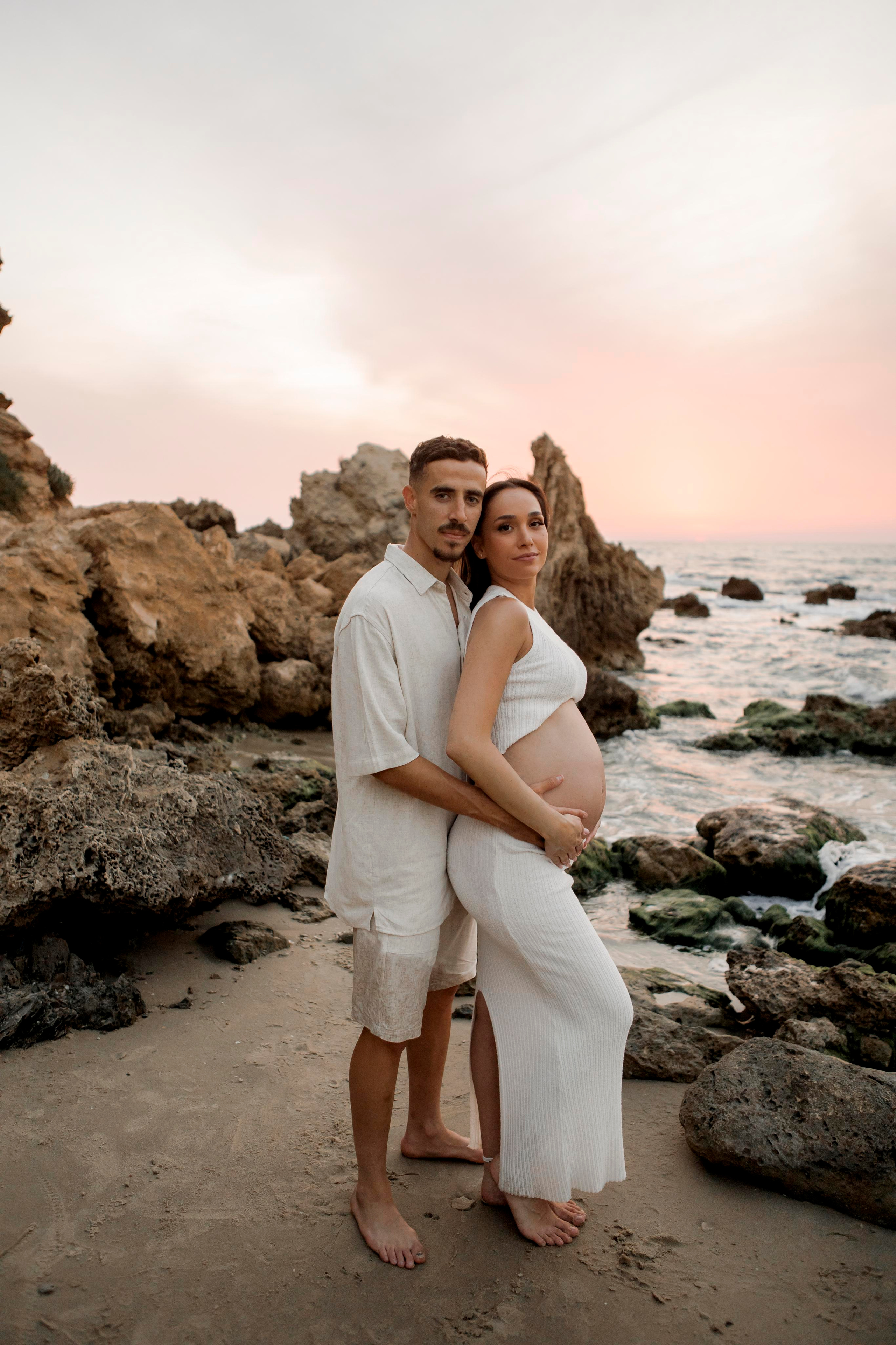 Pregnancy photoshoot near the sea. Главная