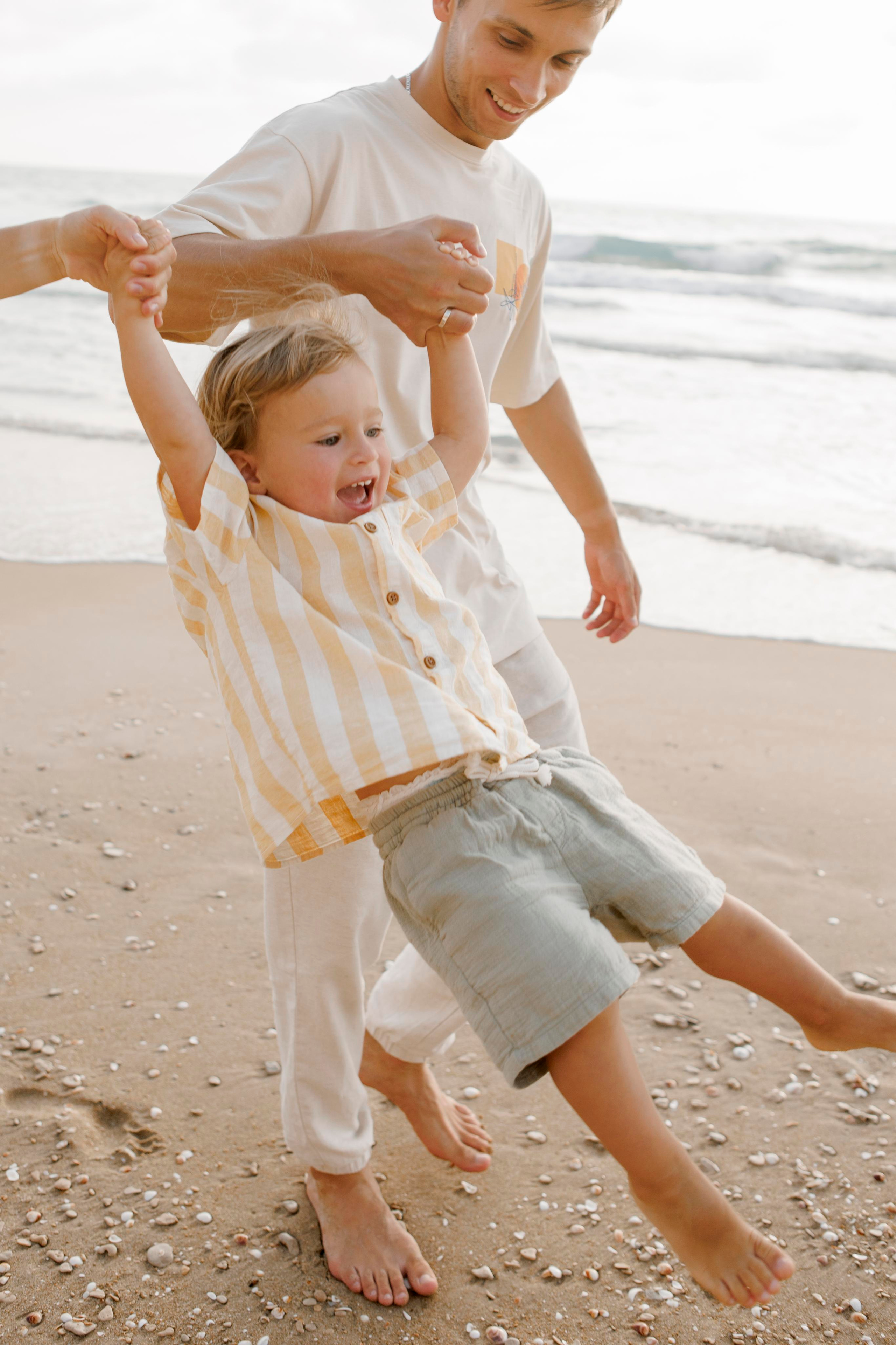Family photoshoot near the sea (sunset). Главная