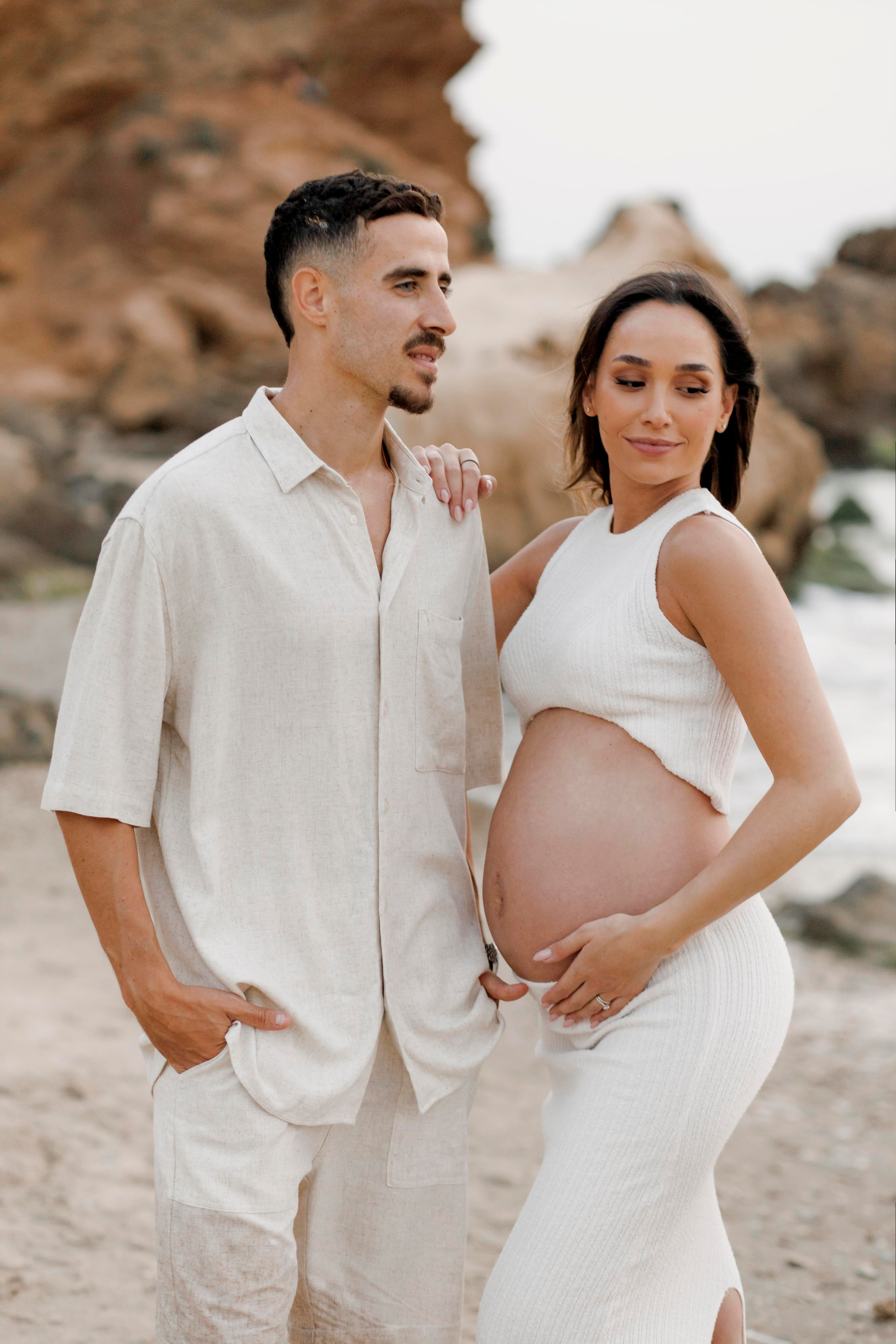 Pregnancy photoshoot near the sea. Главная