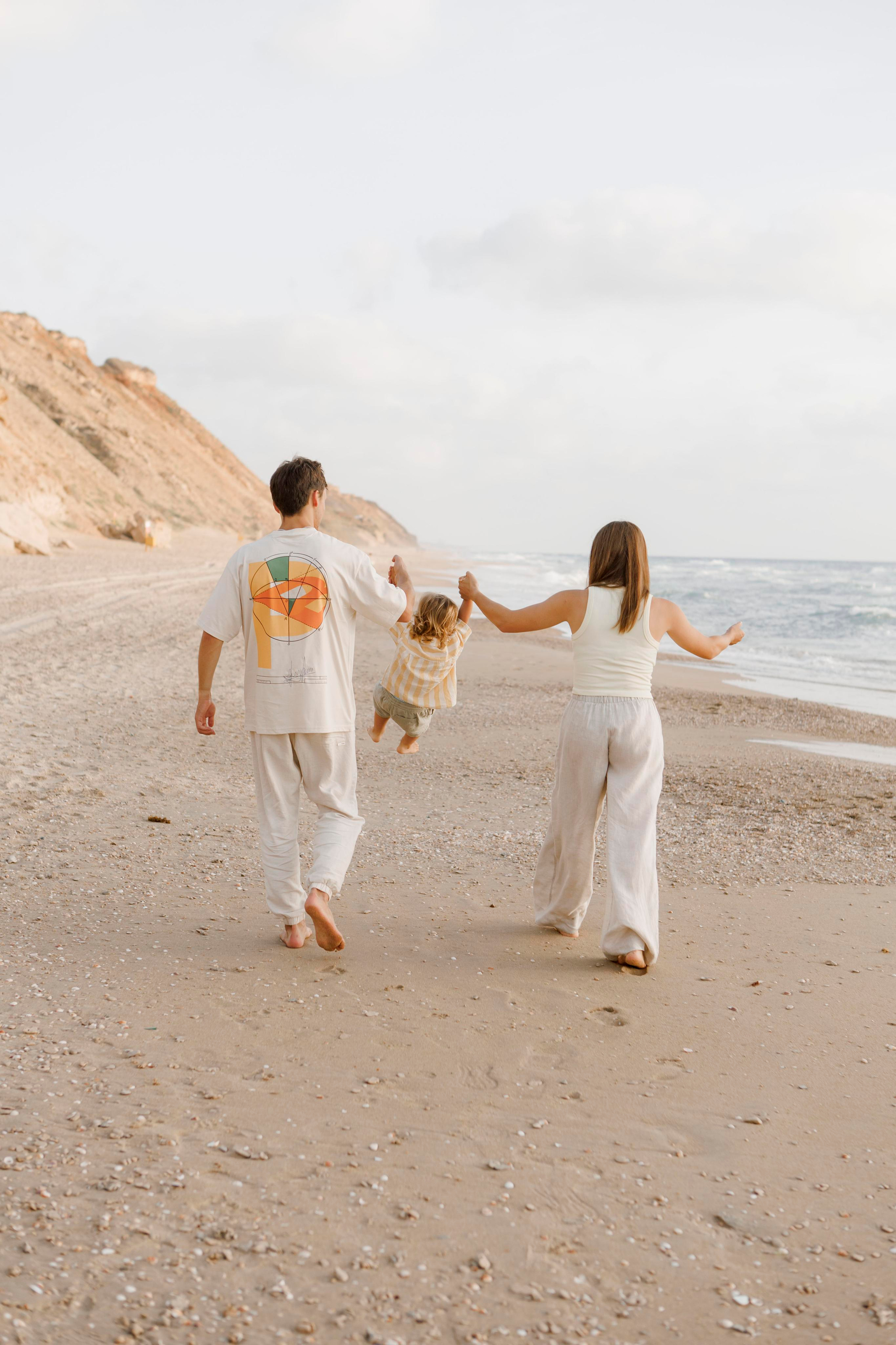 Family photoshoot near the sea (sunset). Главная