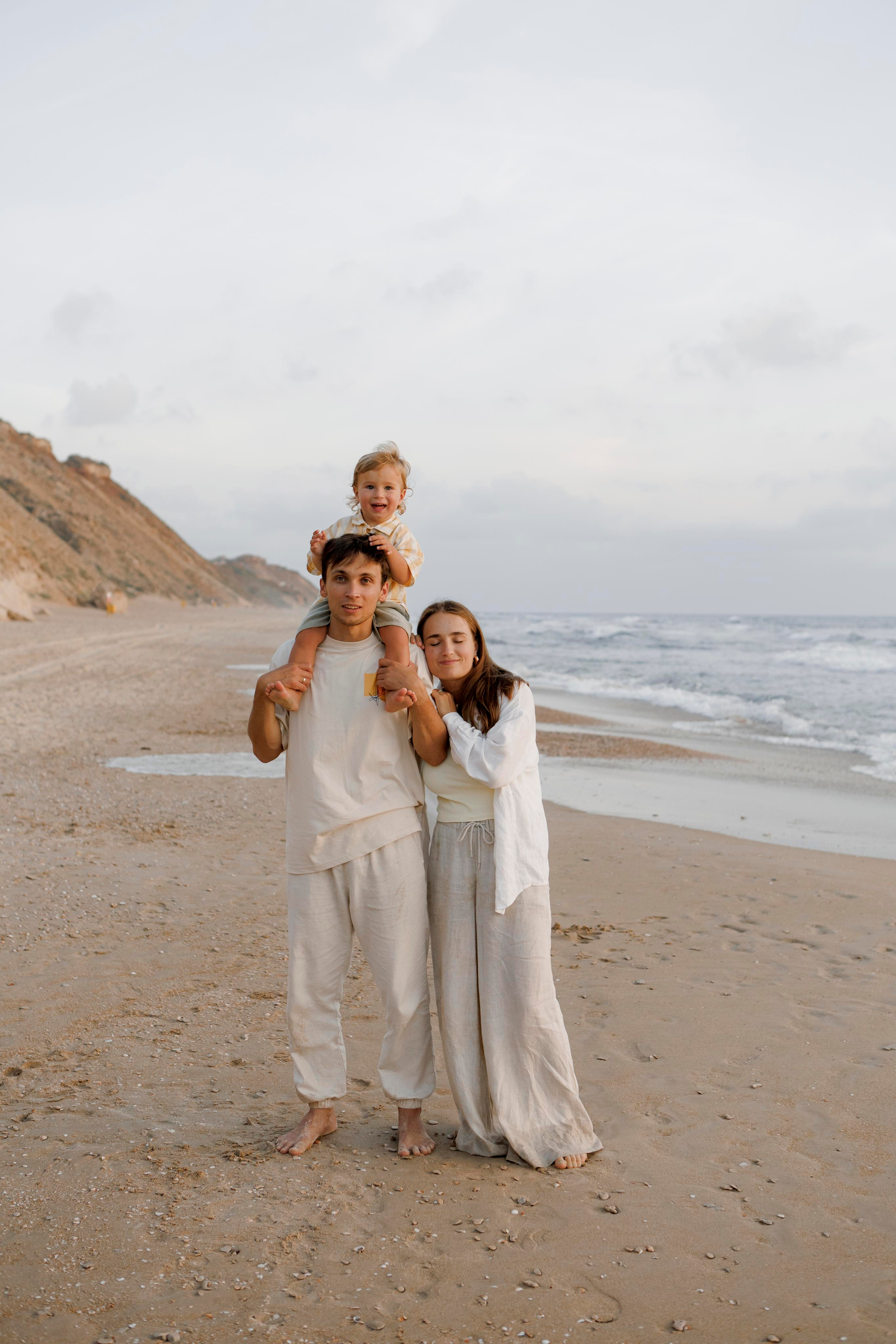 Family photoshoot near the sea (sunset). Главная