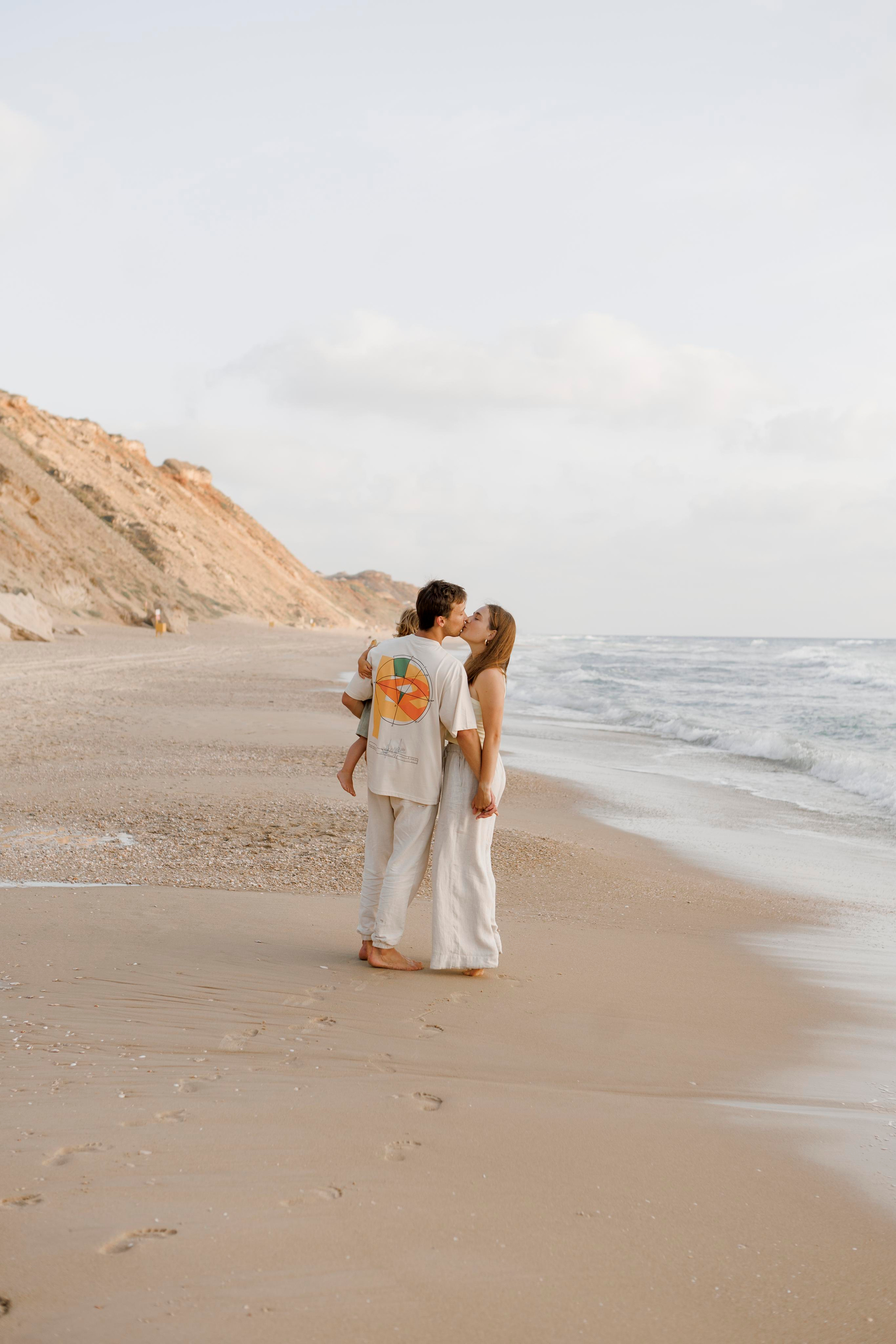 Family photoshoot near the sea (sunset). Главная
