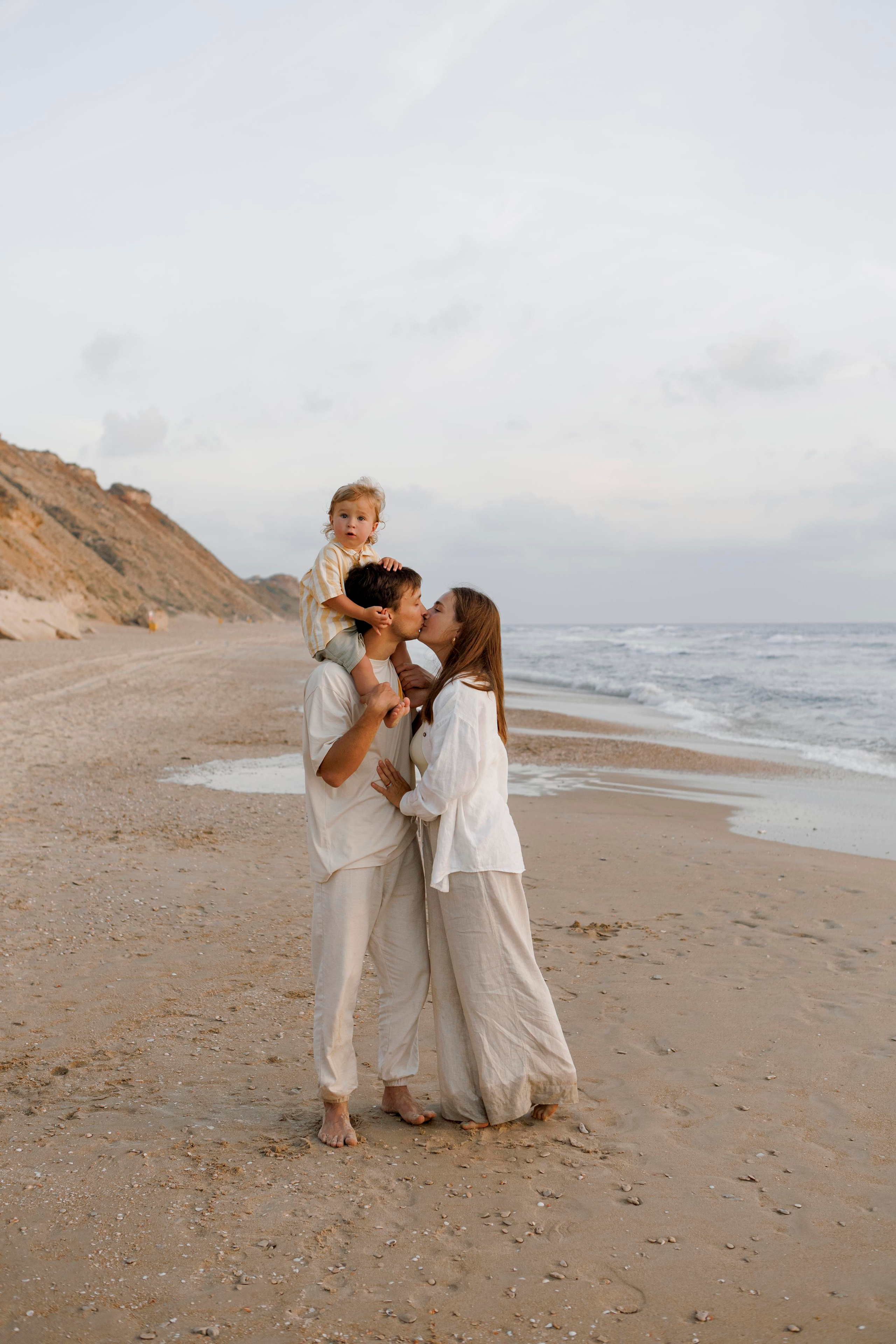 Family photoshoot near the sea (sunset). Главная