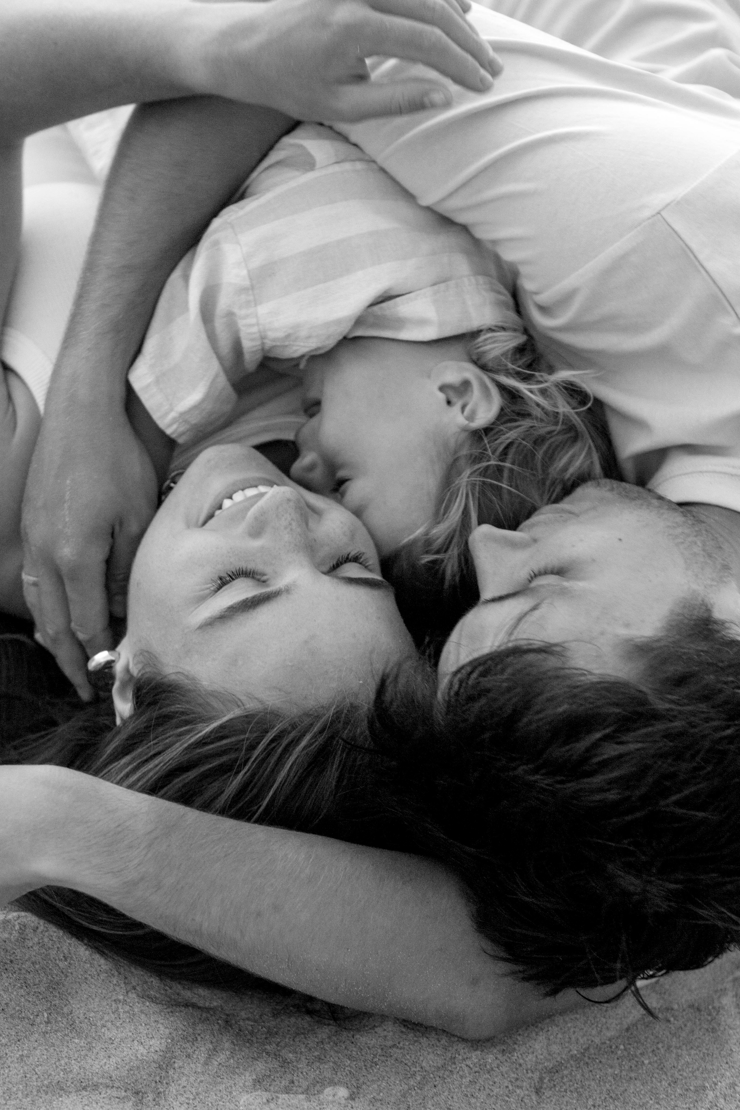 Family photoshoot near the sea (sunset). Главная