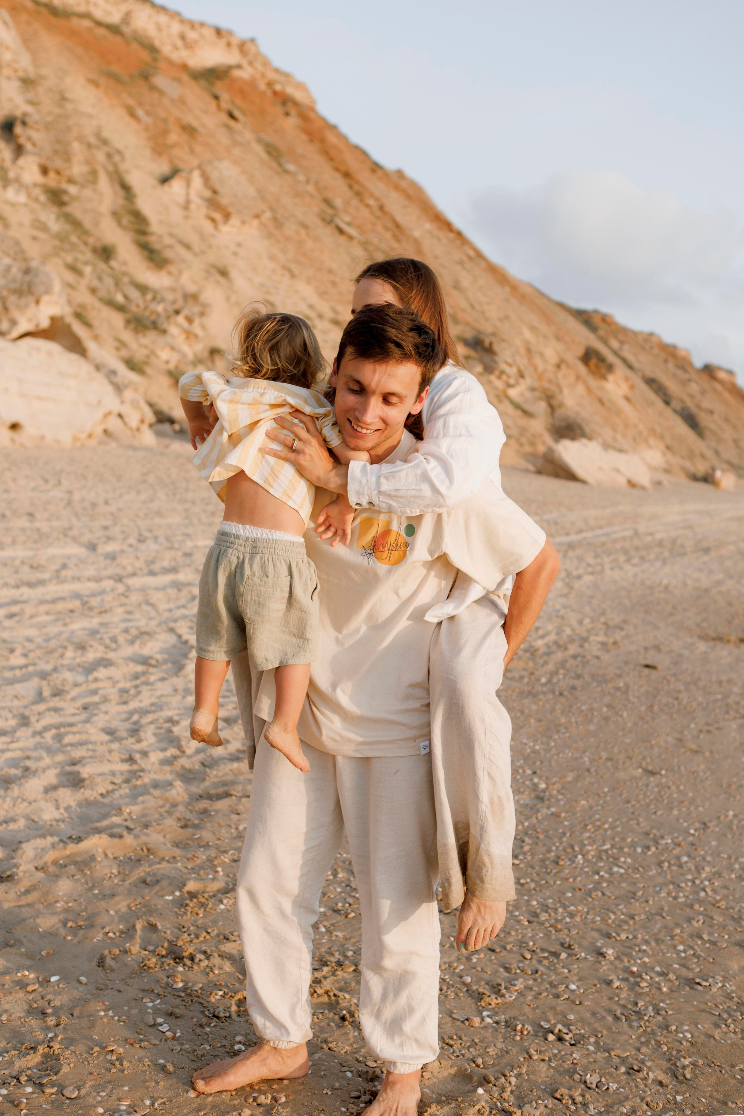 Family photoshoot near the sea (sunset). Главная