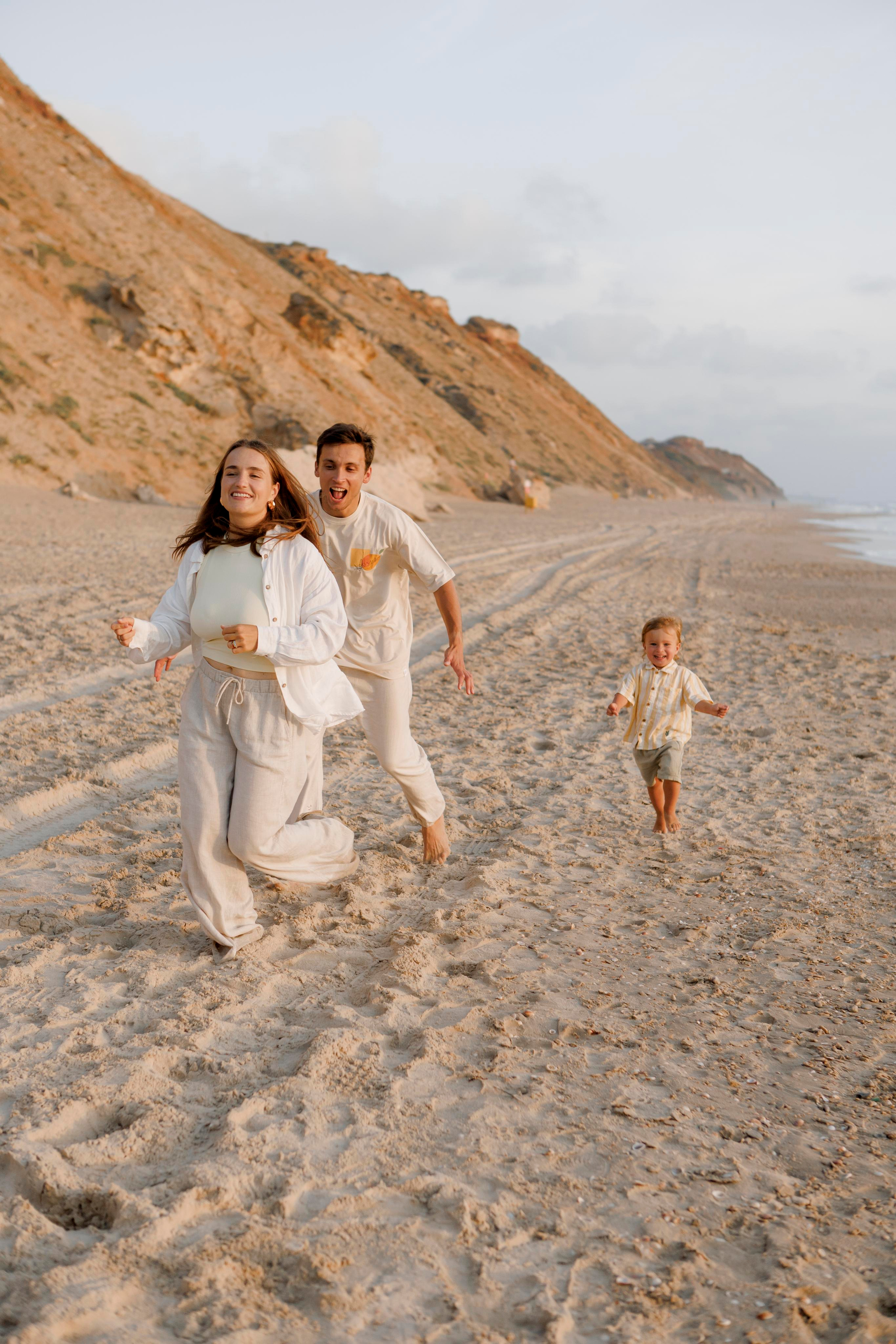 Family photoshoot near the sea (sunset). Главная