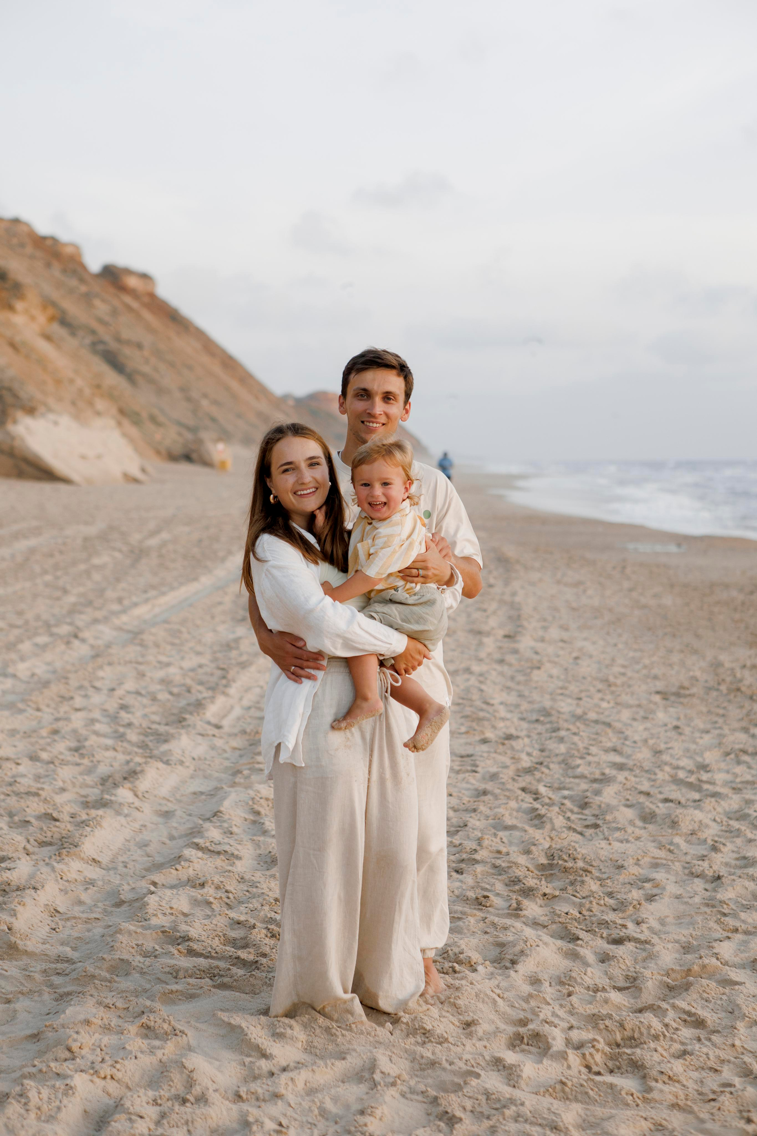 Family photoshoot near the sea (sunset). Главная