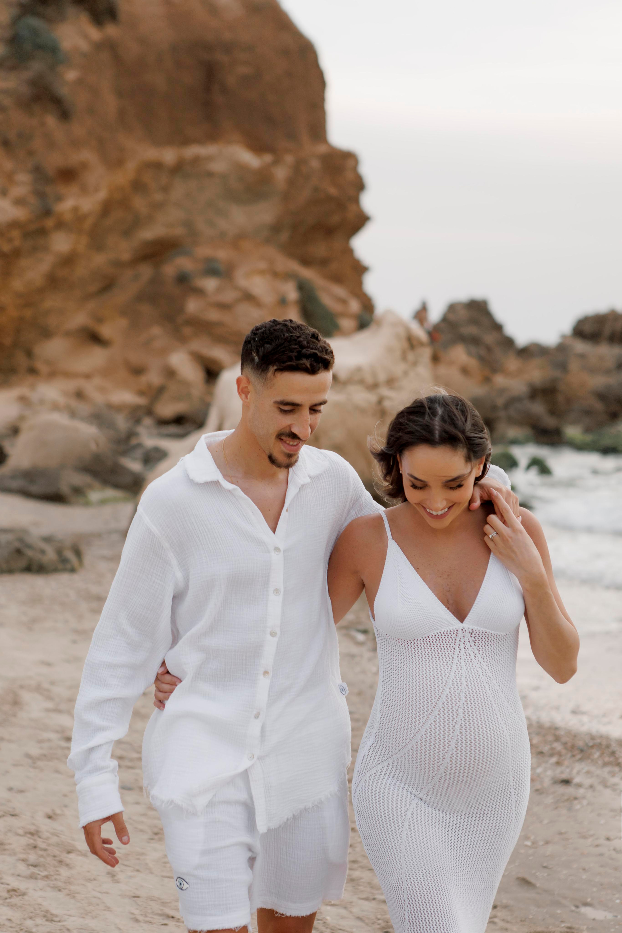 Pregnancy photoshoot near the sea. Главная