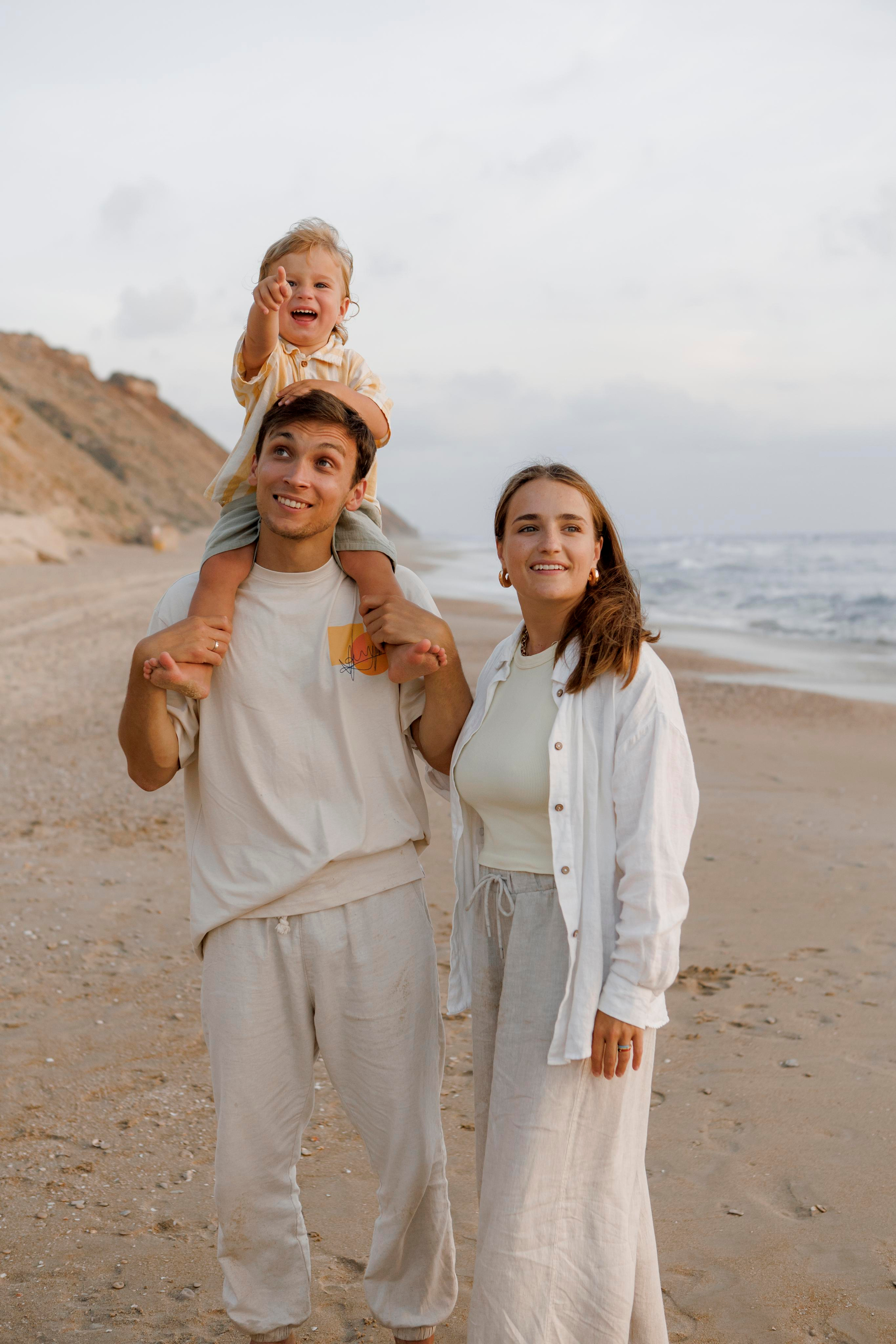 Family photoshoot near the sea (sunset). Главная