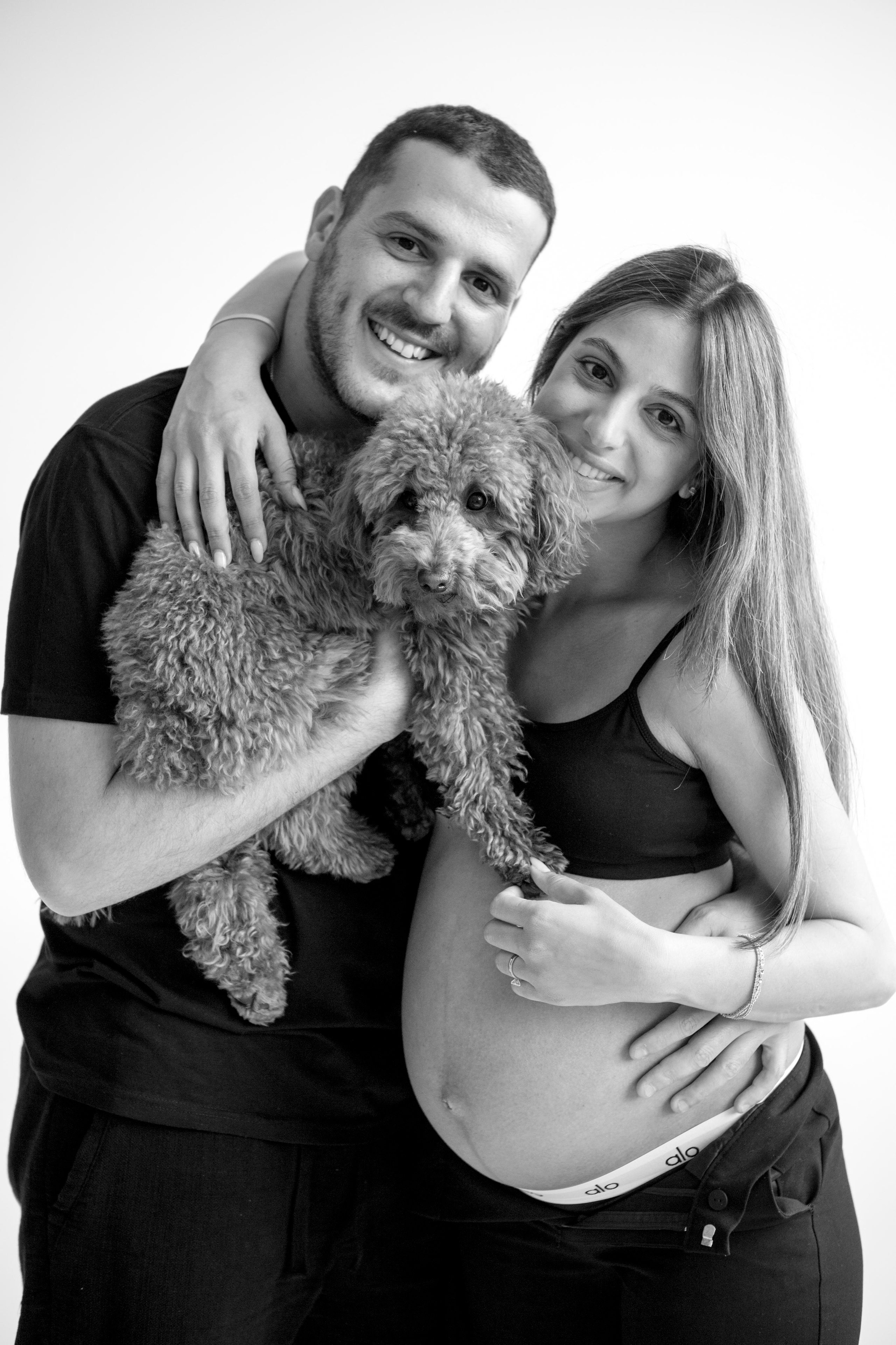 Pregnancy photoshoot inside the White studio. Главная