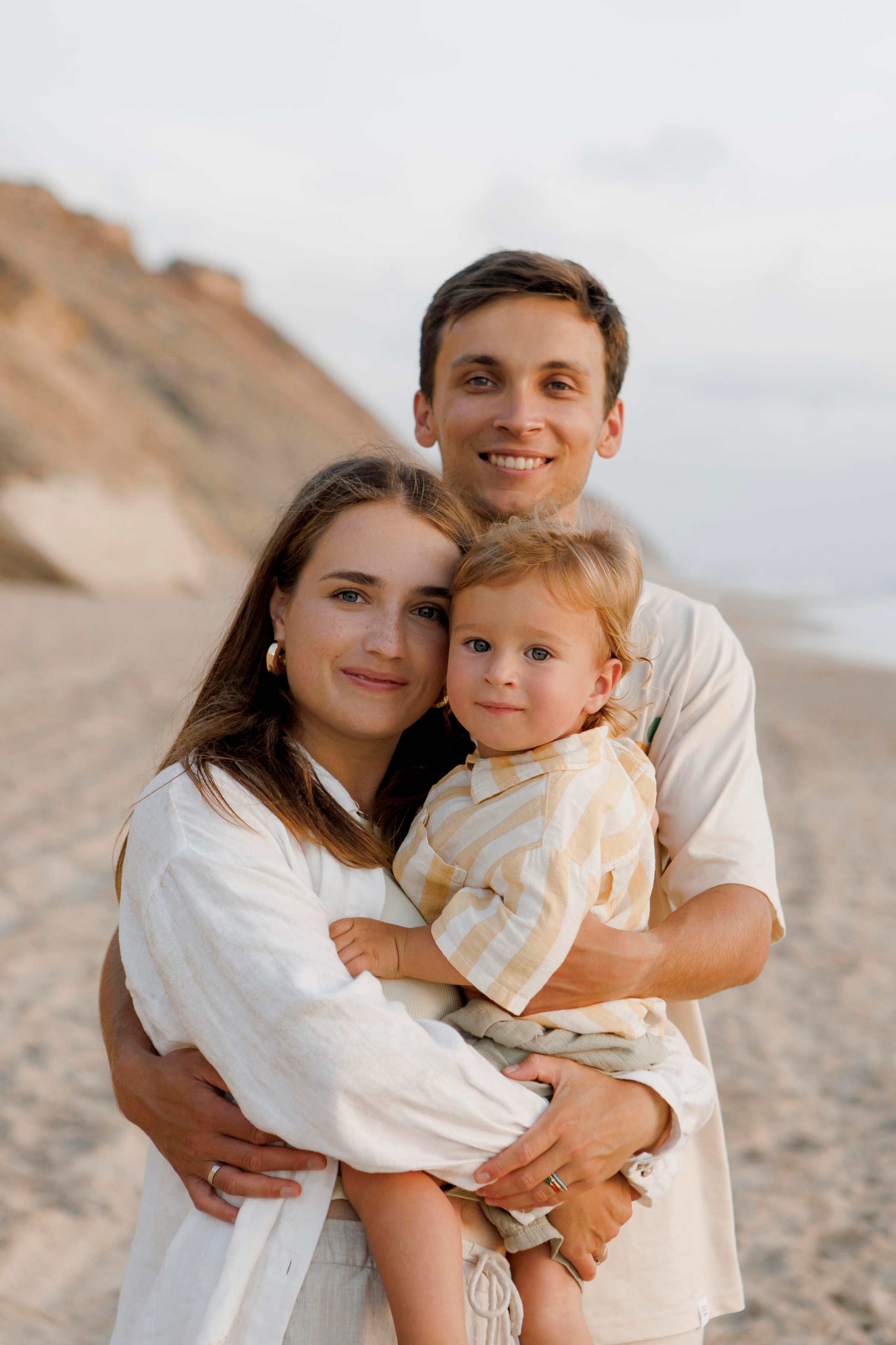 Family photoshoot near the sea (sunset). Главная
