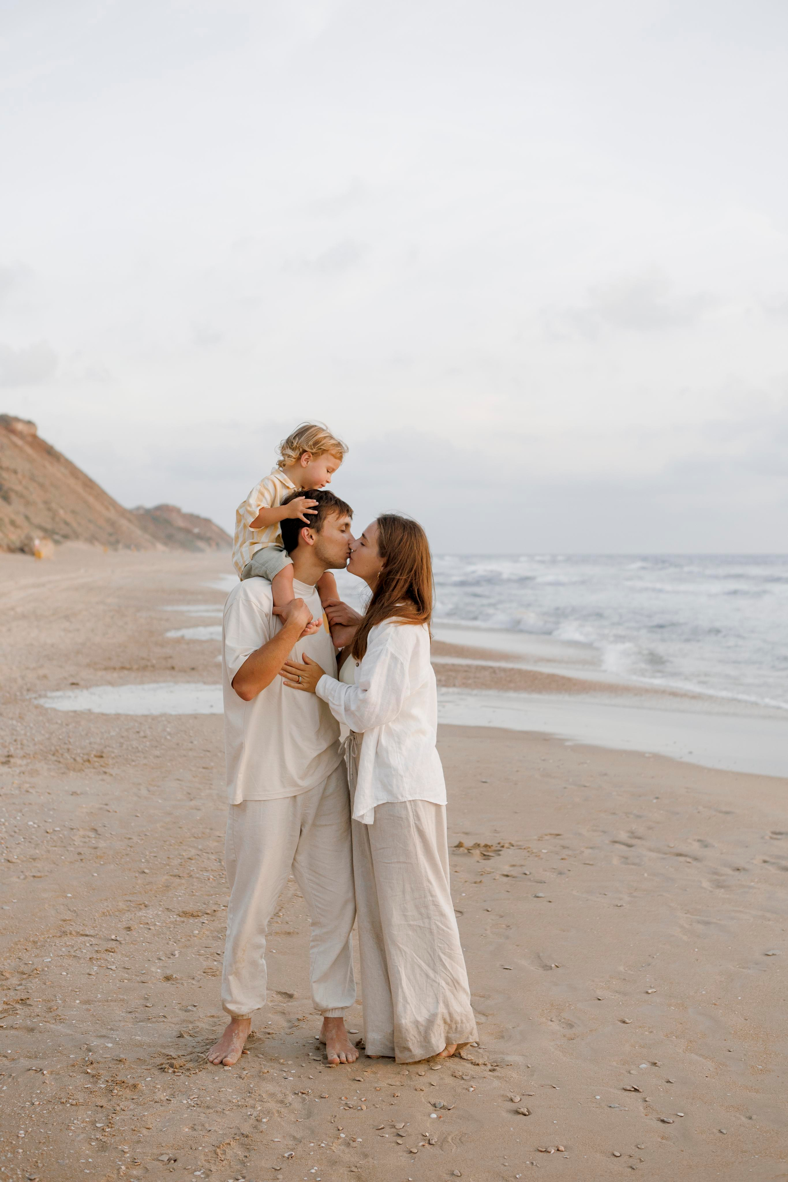 Family photoshoot near the sea (sunset). Главная