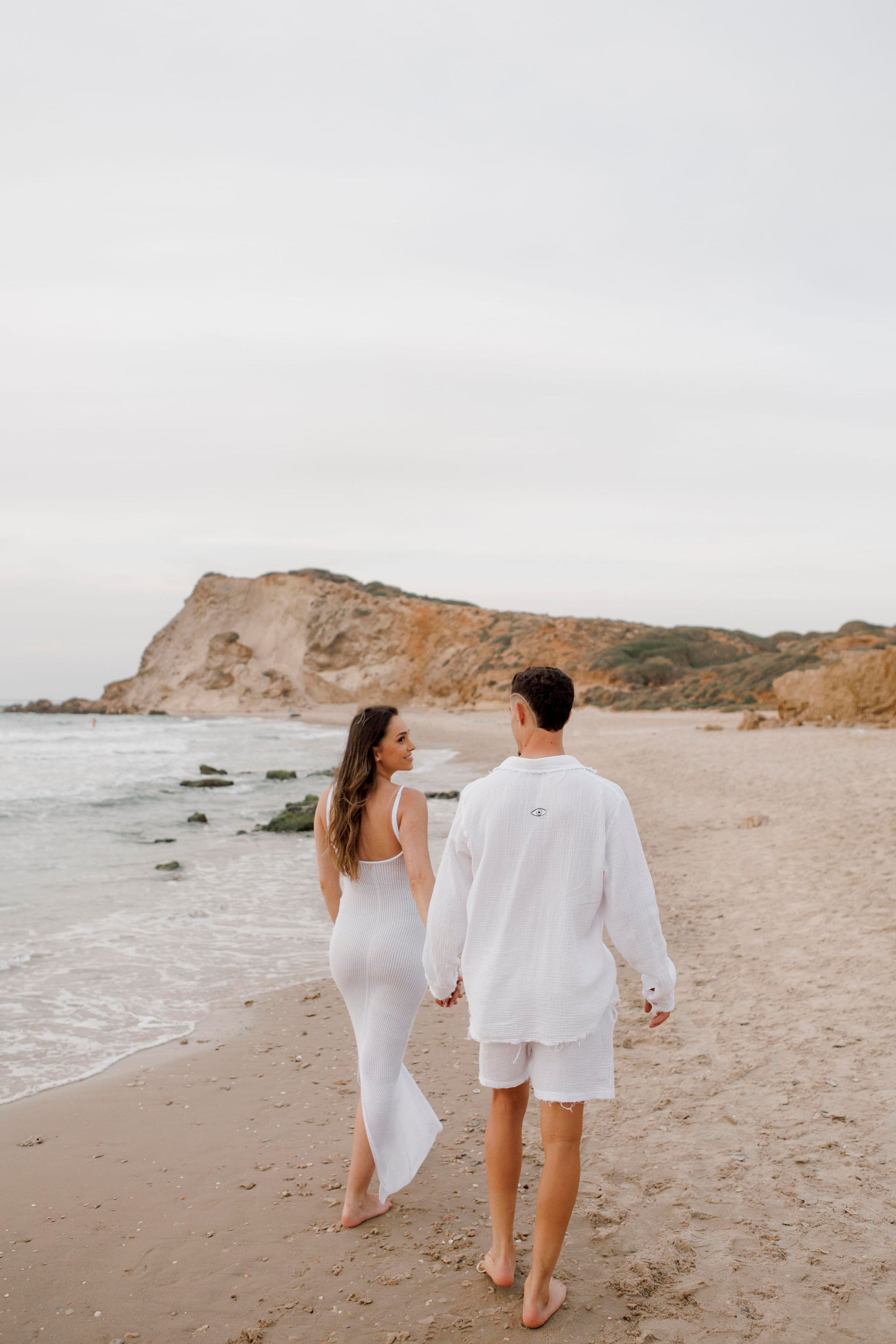 Pregnancy photoshoot near the sea. Главная